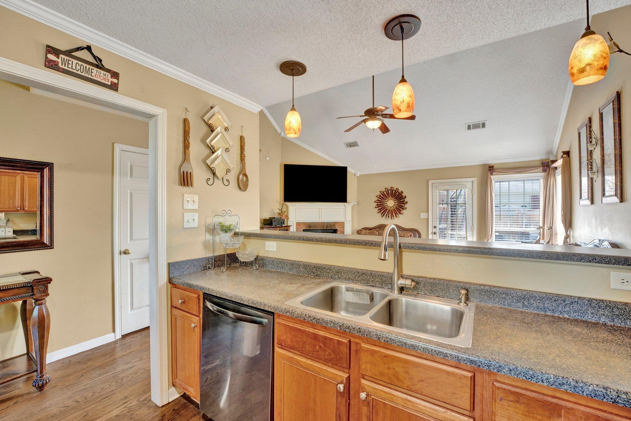 8641 OVERCUP OAKS DR