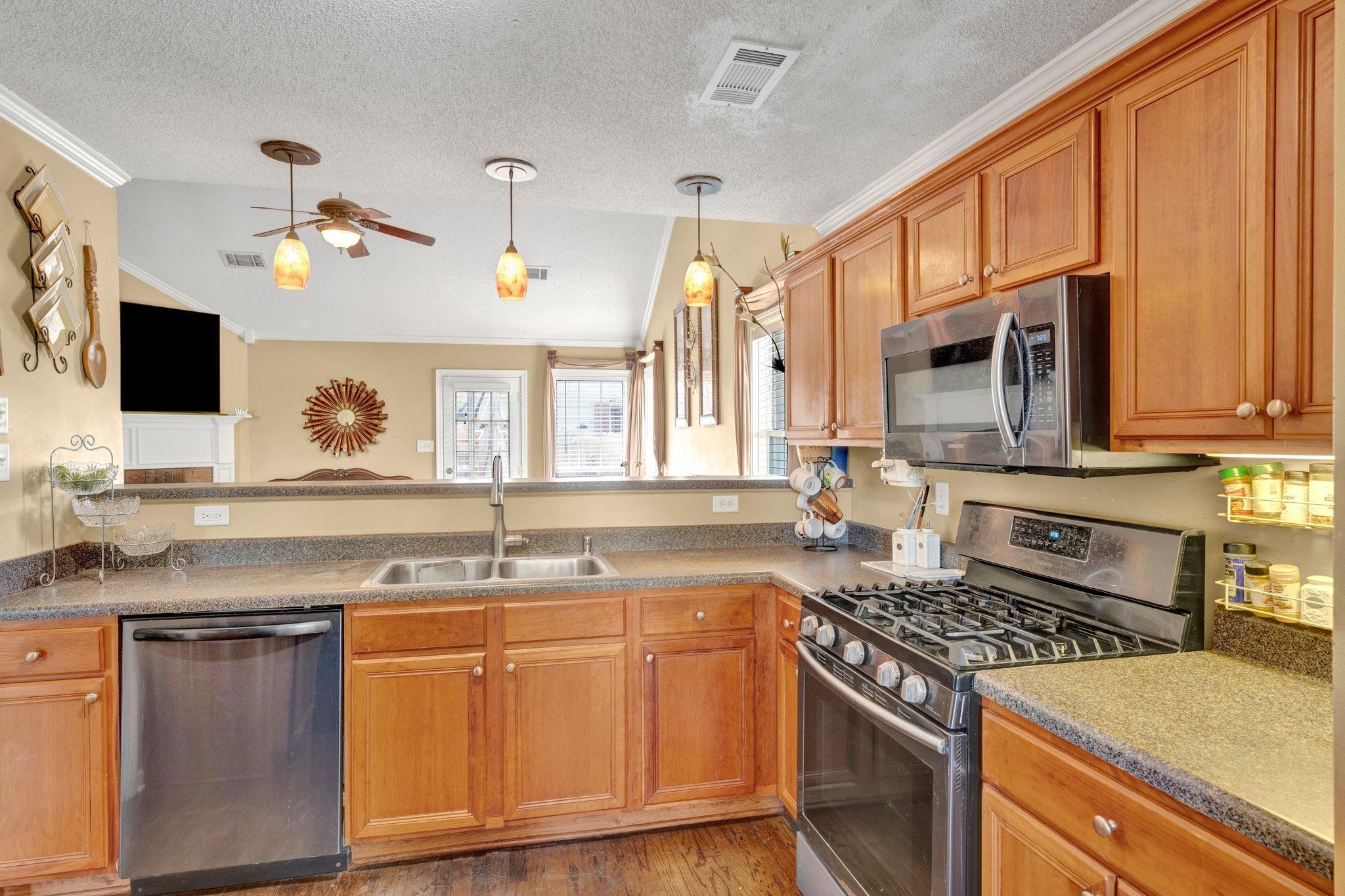 8641 OVERCUP OAKS DR