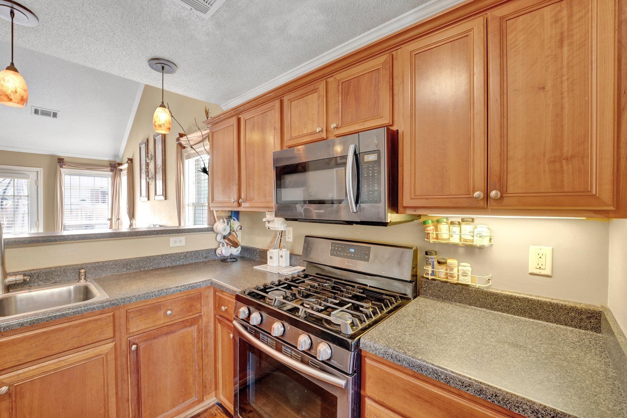 8641 OVERCUP OAKS DR