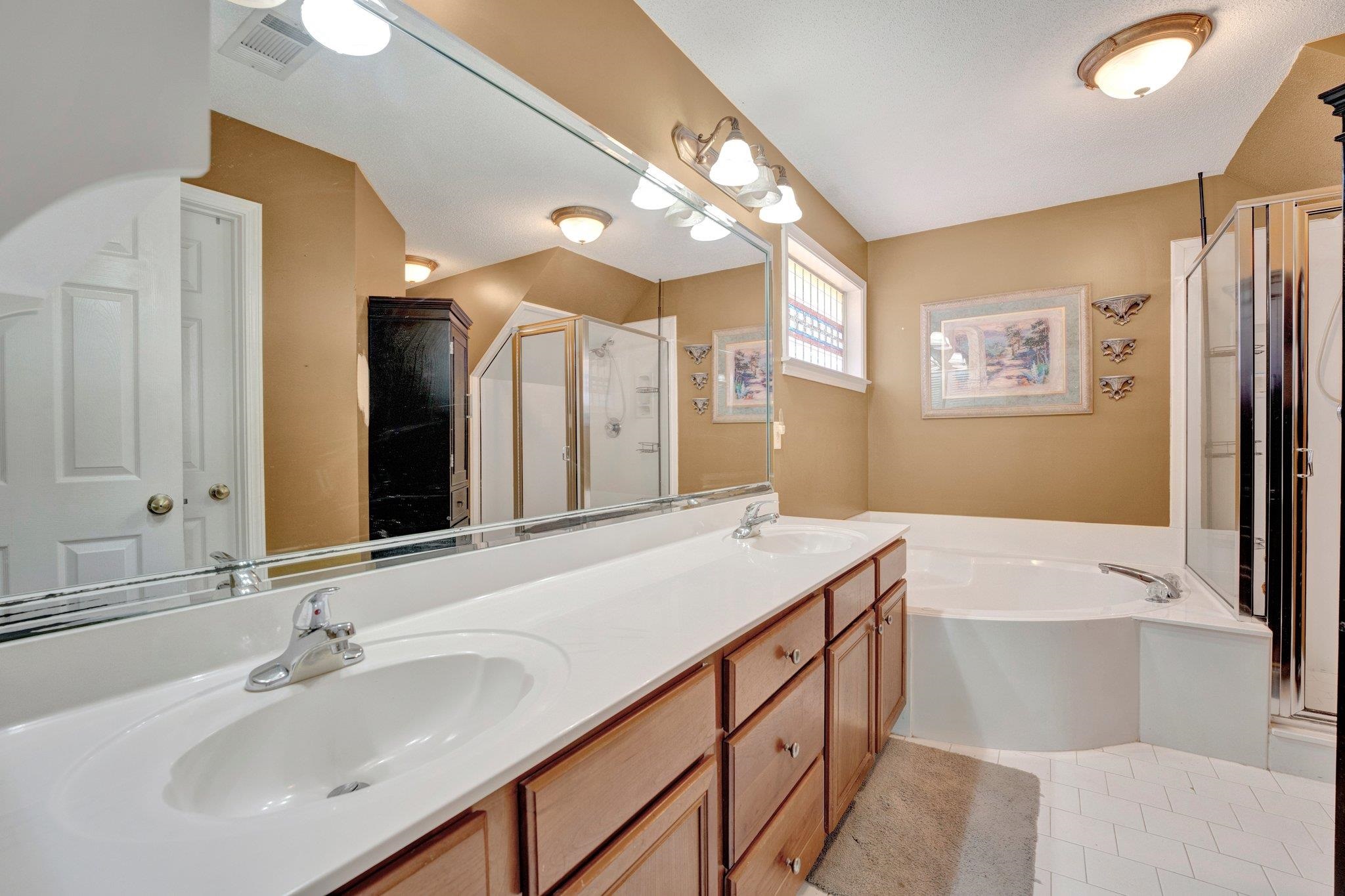 8641 OVERCUP OAKS DR