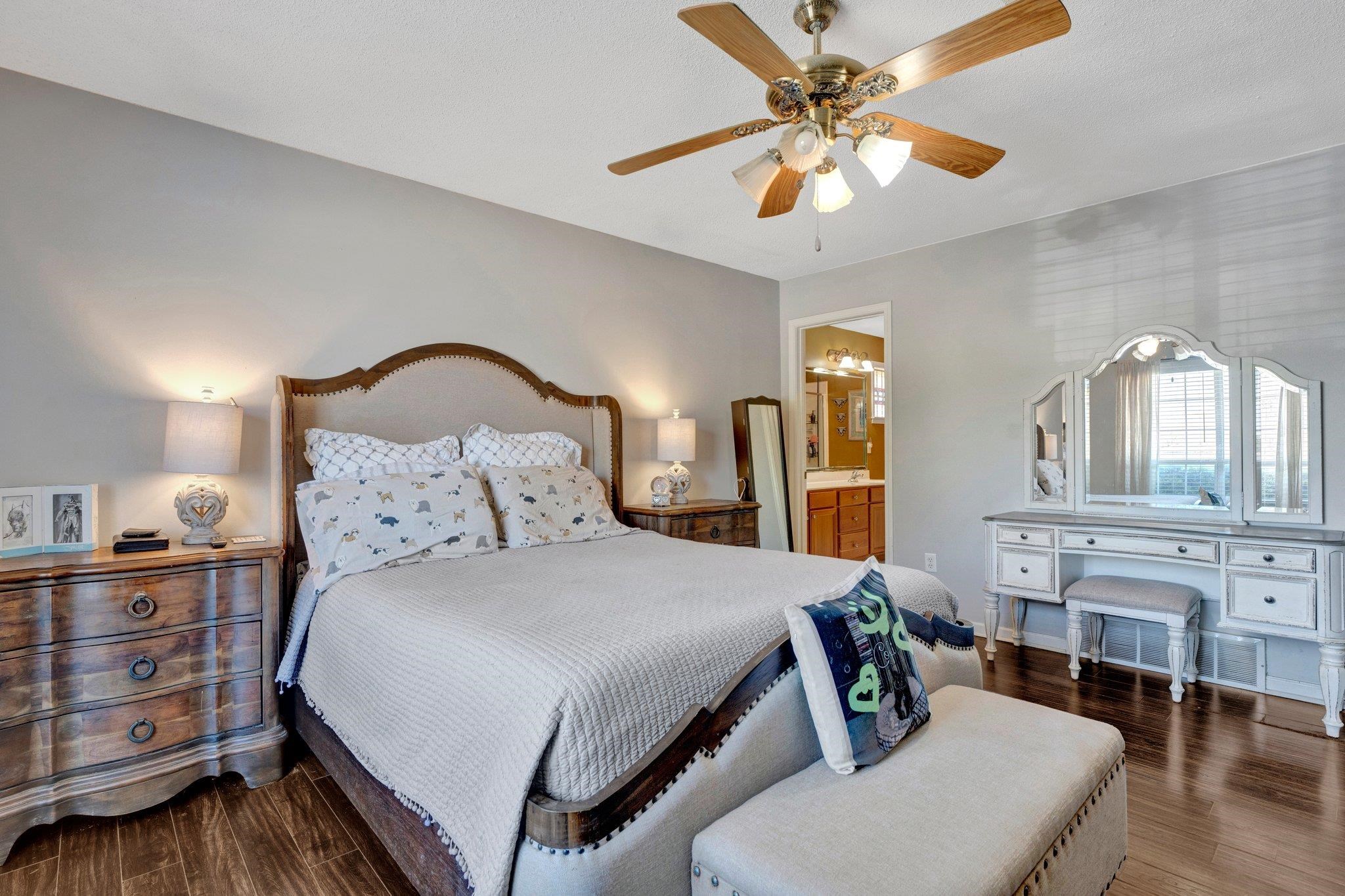 8641 OVERCUP OAKS DR