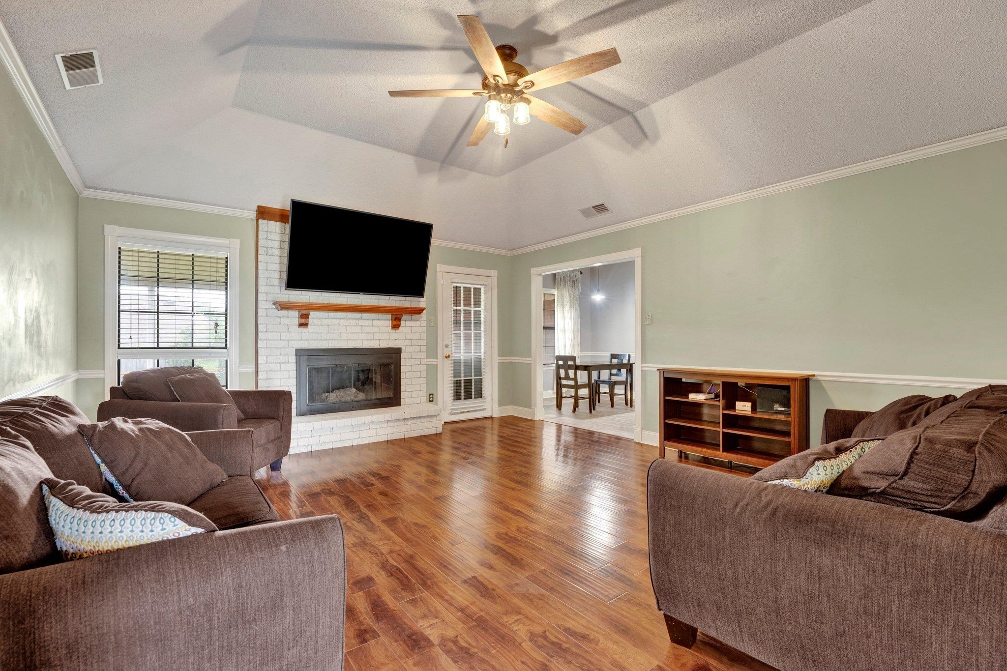 4100 MEADOW FIELD LN