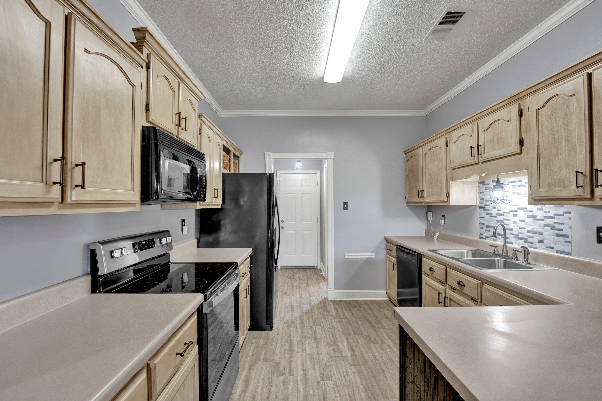 4100 MEADOW FIELD LN