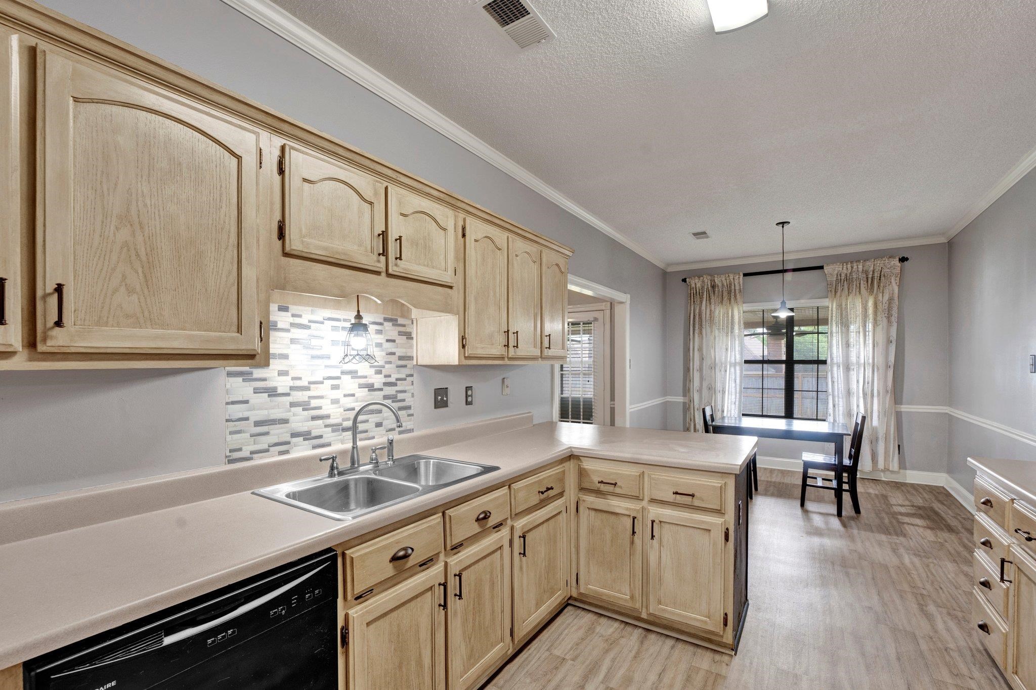 4100 MEADOW FIELD LN