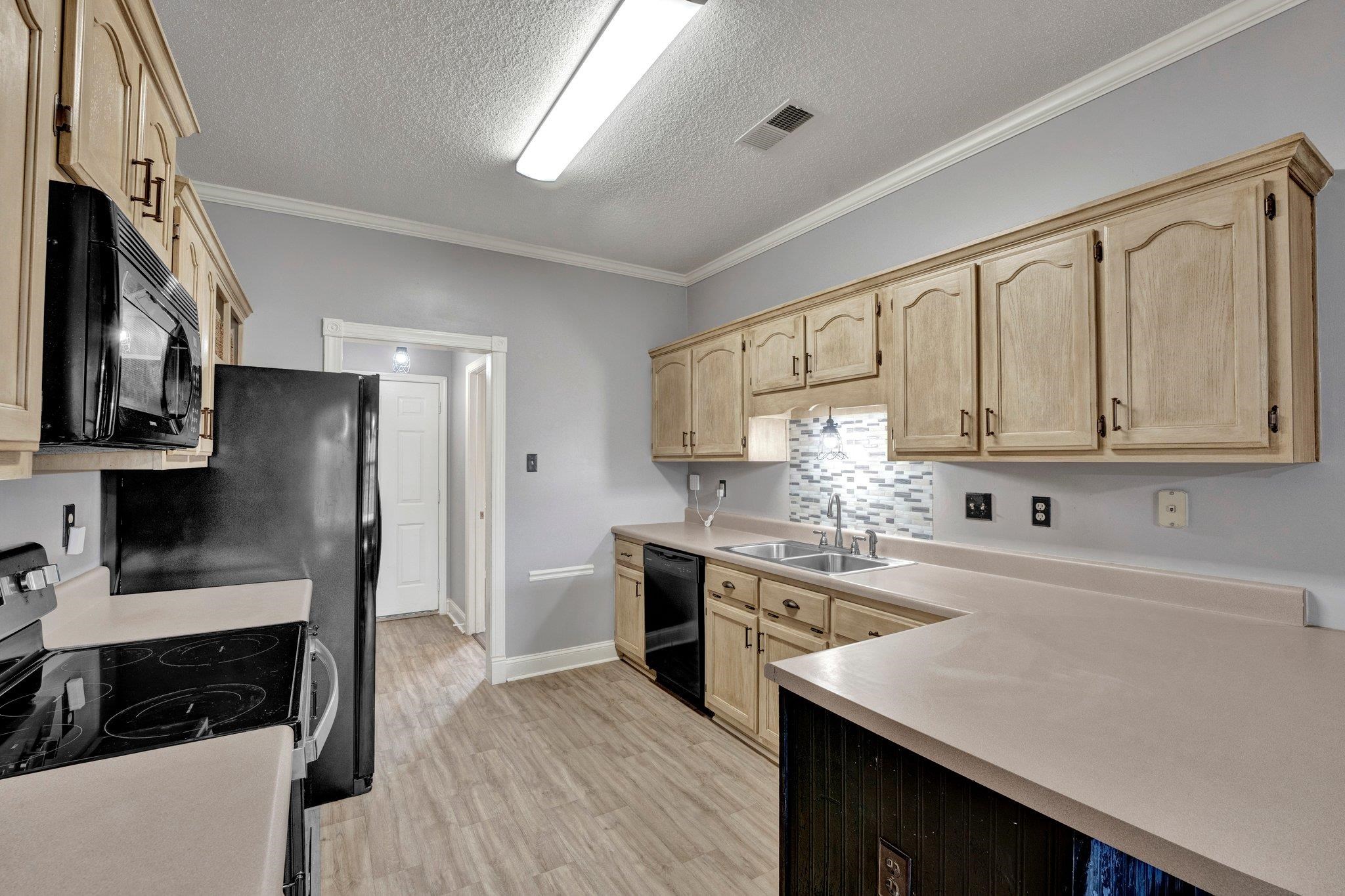 4100 MEADOW FIELD LN