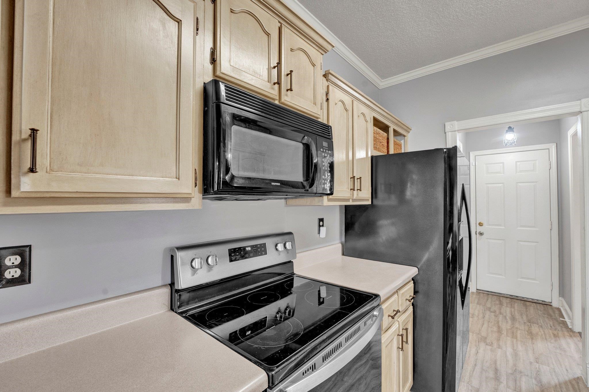 4100 MEADOW FIELD LN