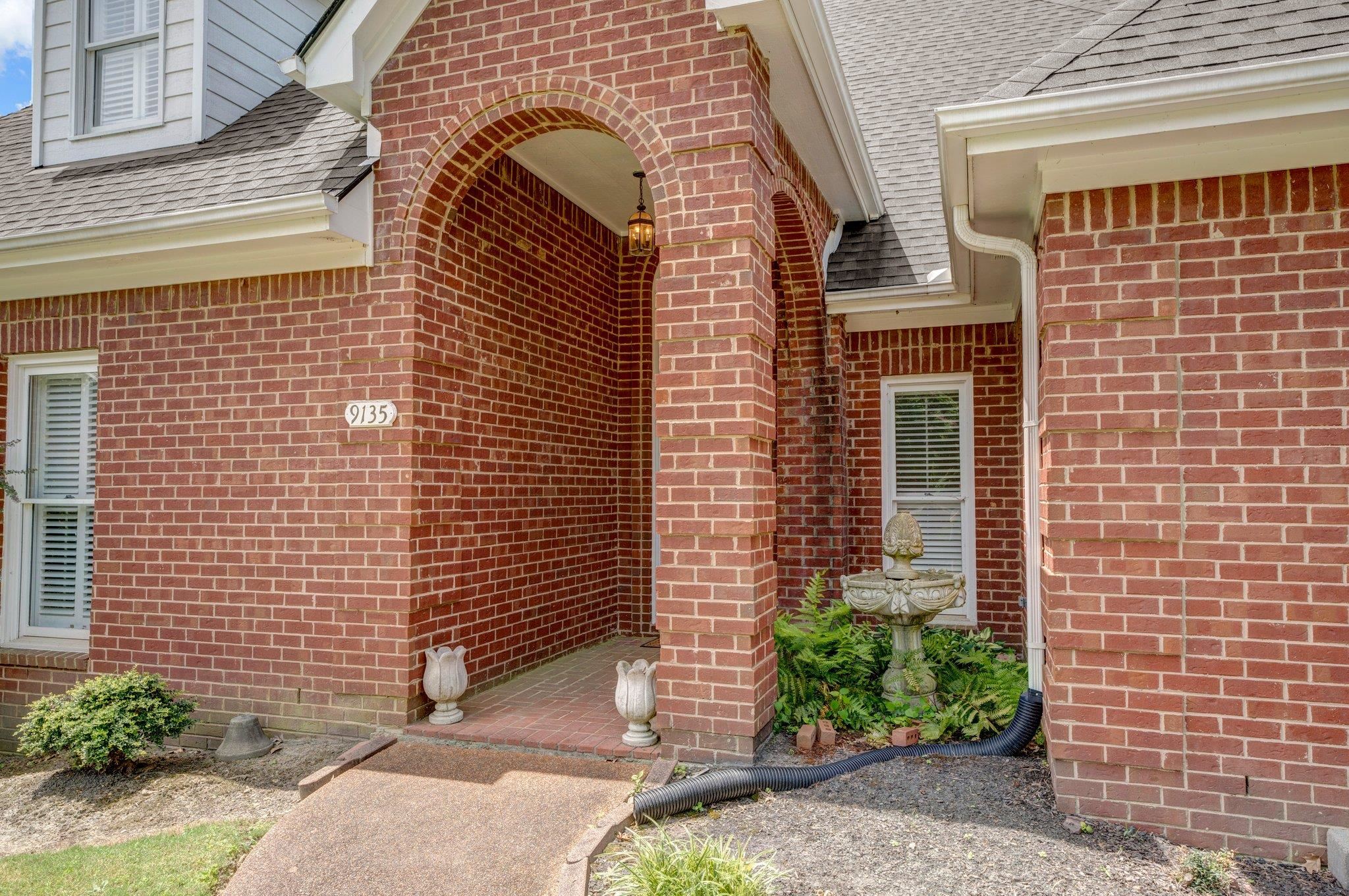 9135 WREN HILL DR