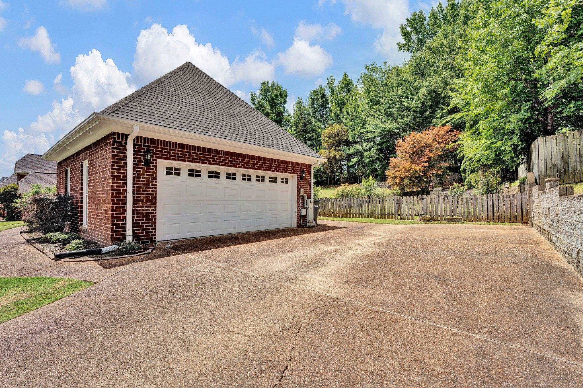 9135 WREN HILL DR