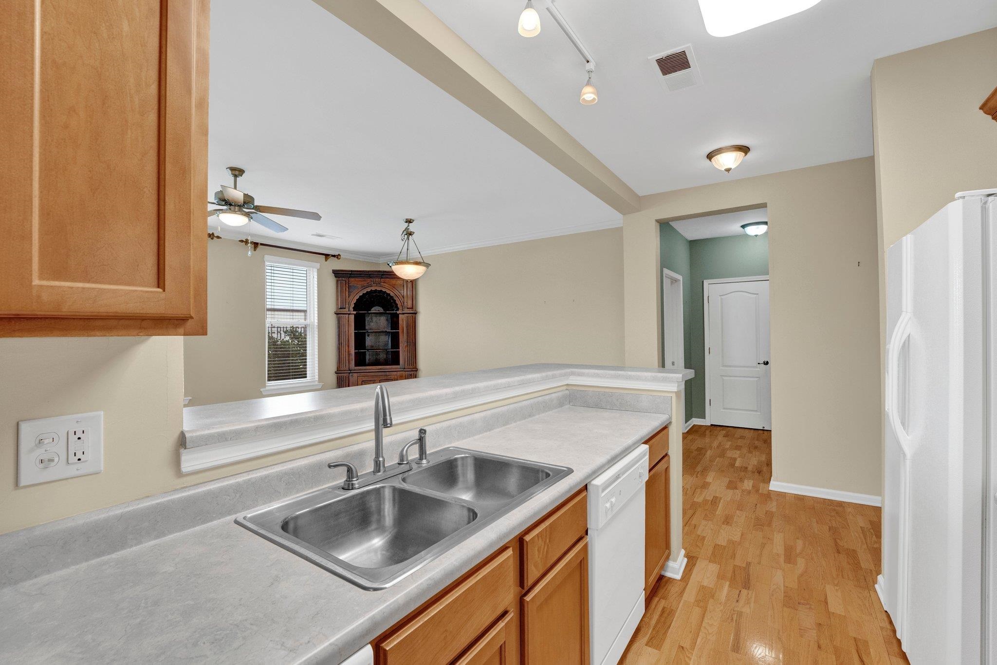 580 S MAIN ST Unit: 203