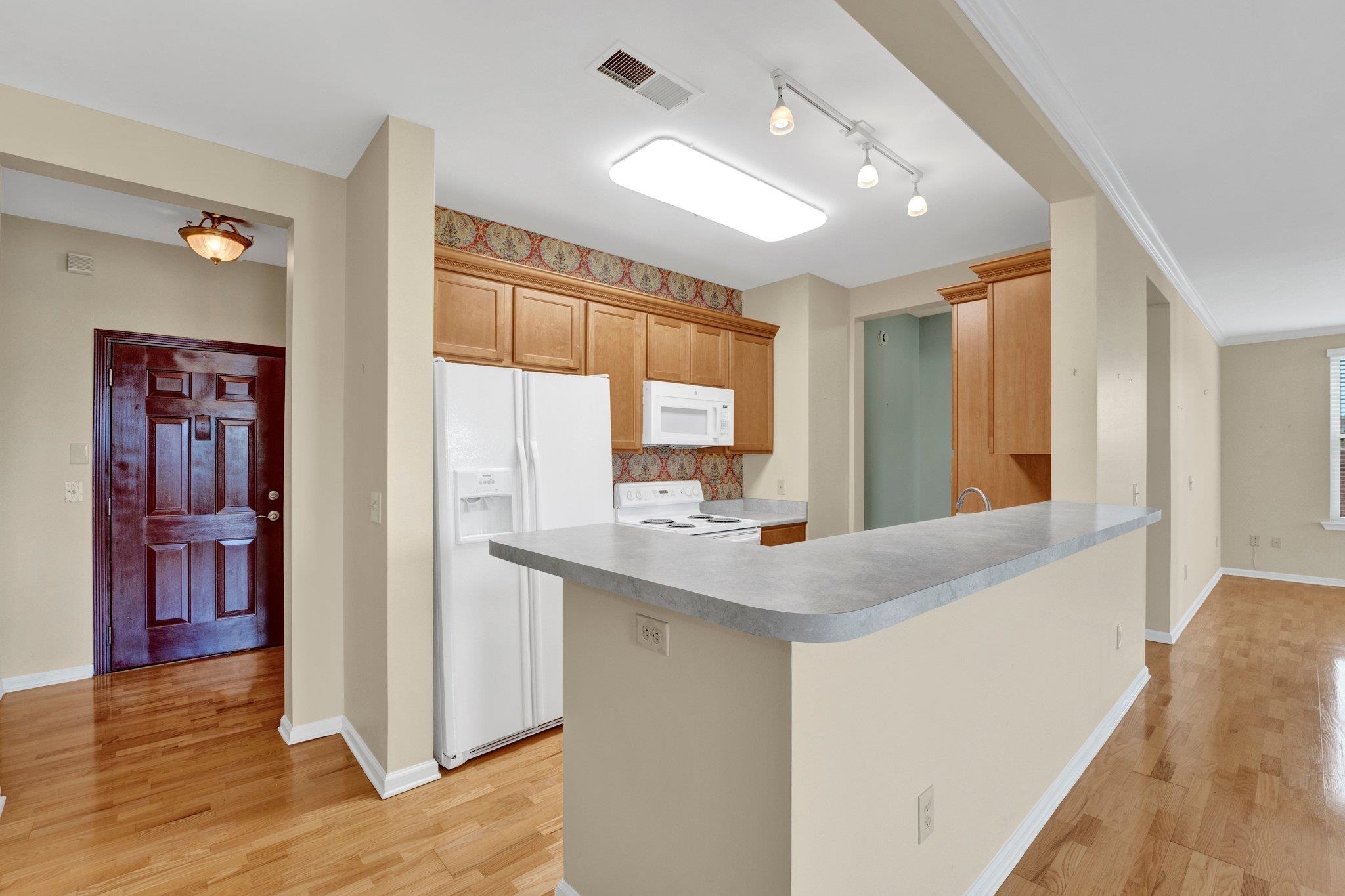 580 S MAIN ST Unit: 203