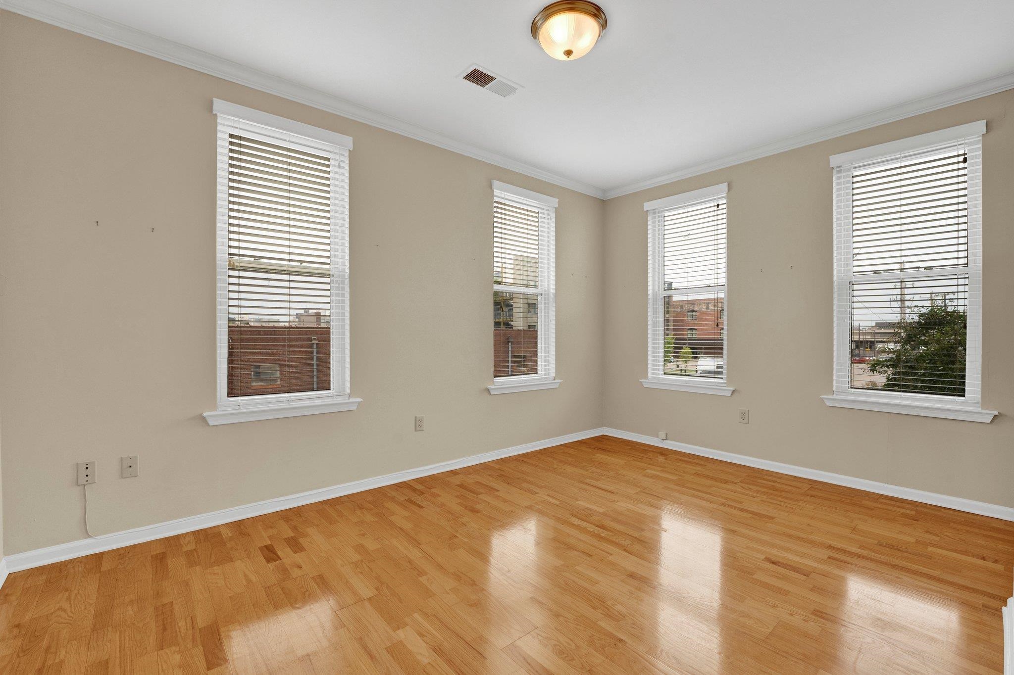 580 S MAIN ST Unit: 203