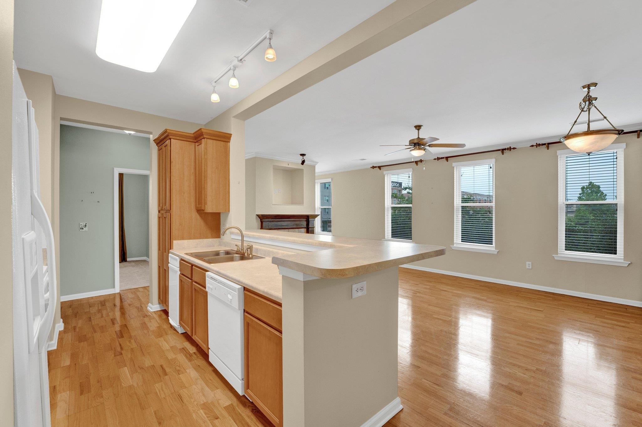 580 S MAIN ST Unit: 203
