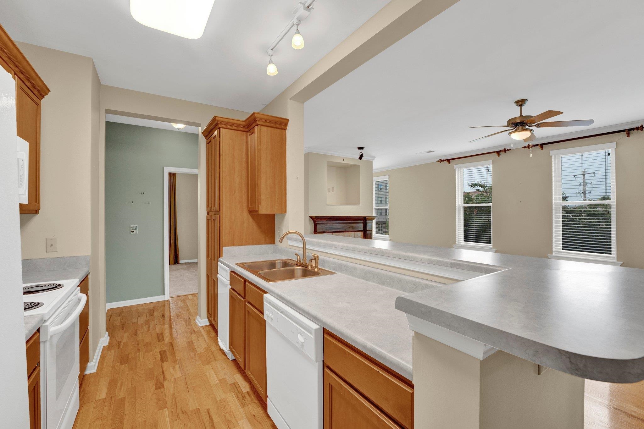 580 S MAIN ST Unit: 203