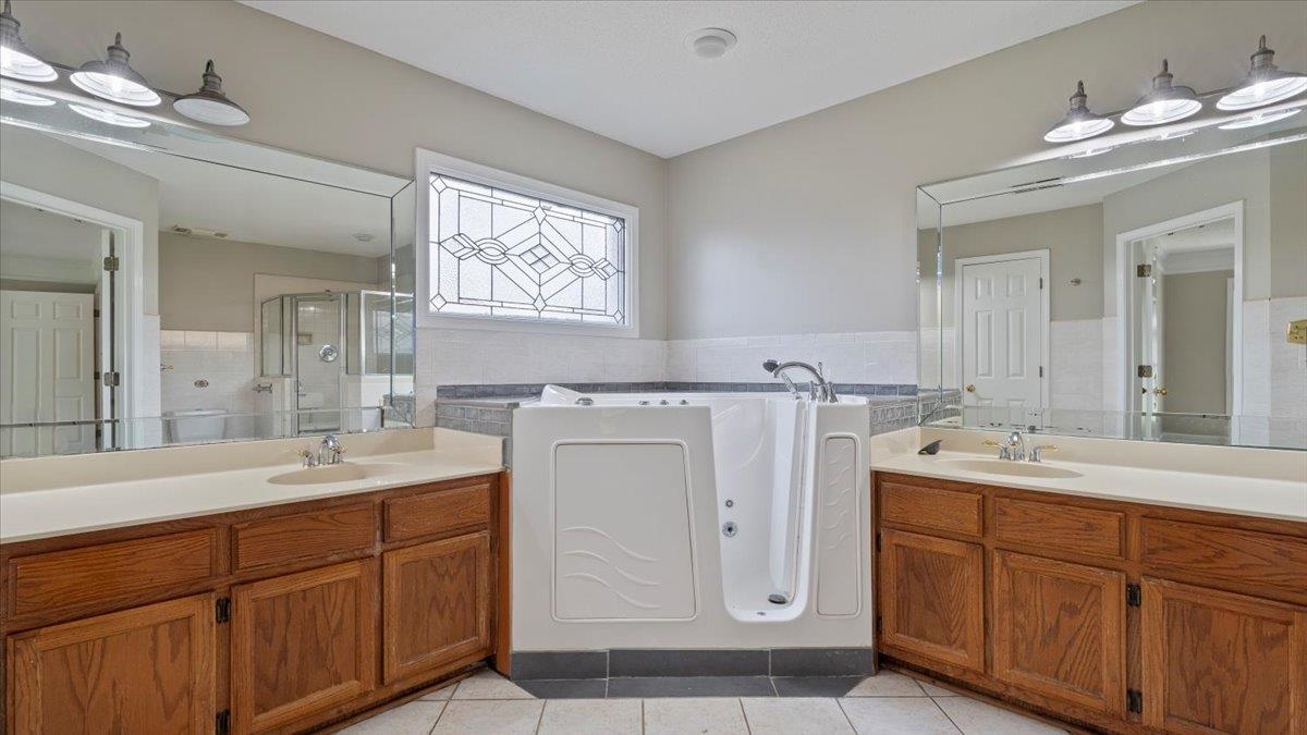 2668 MORNING WOODS DR