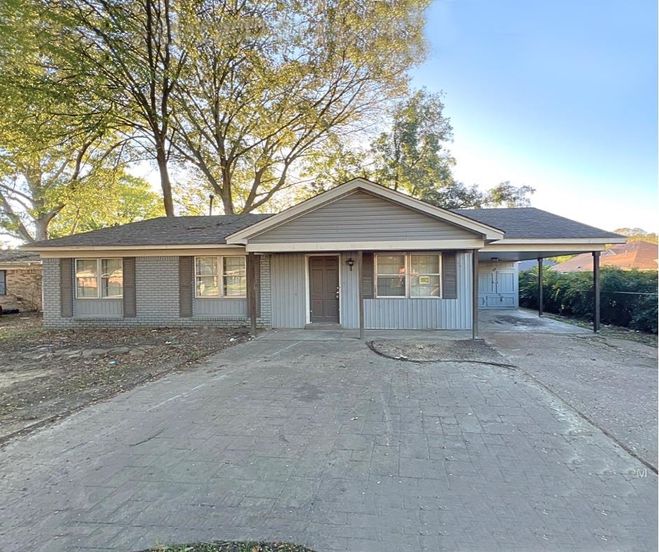 2593 MCARTHUR DR