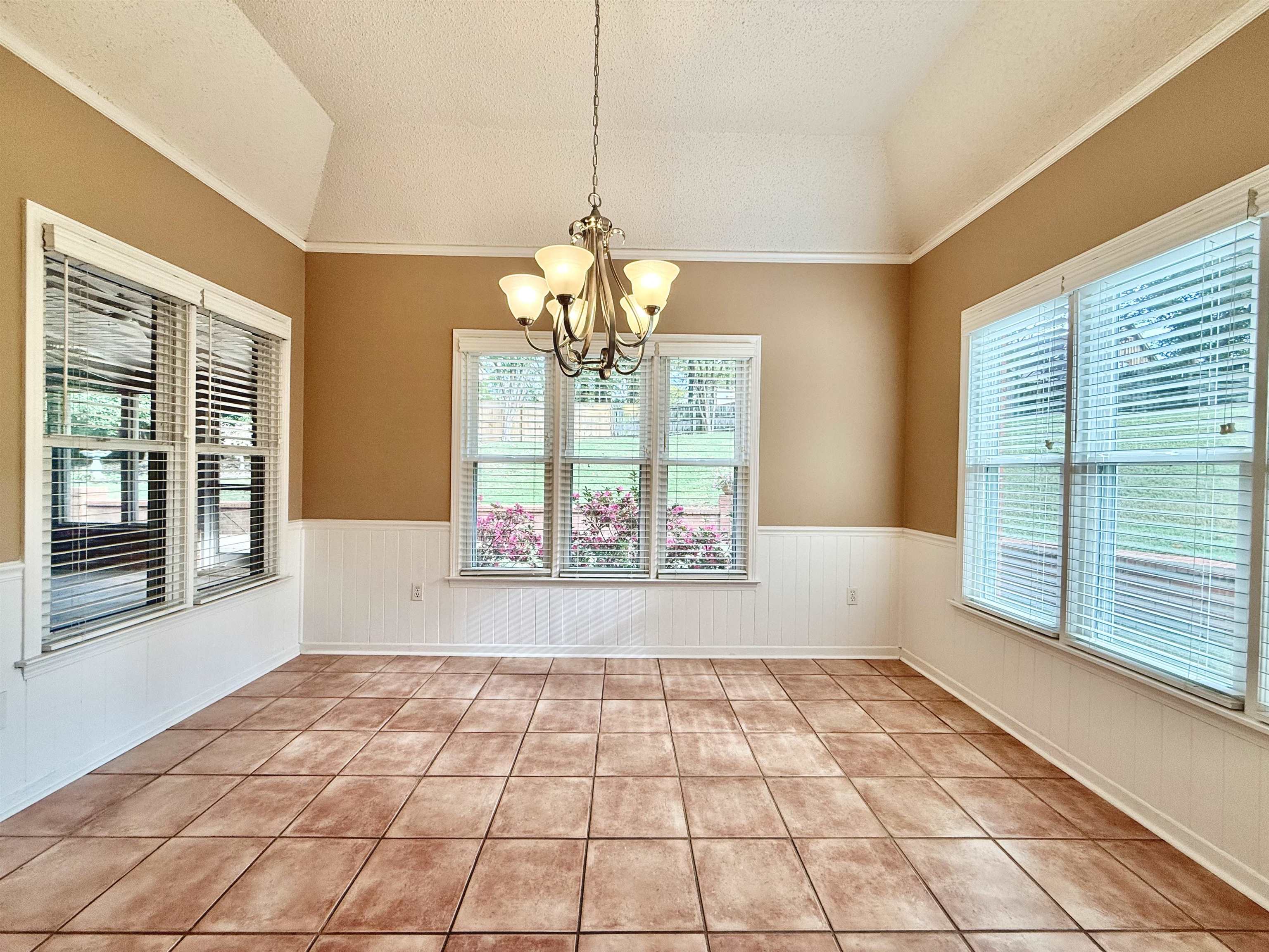 9427 MORNING WOODS CV