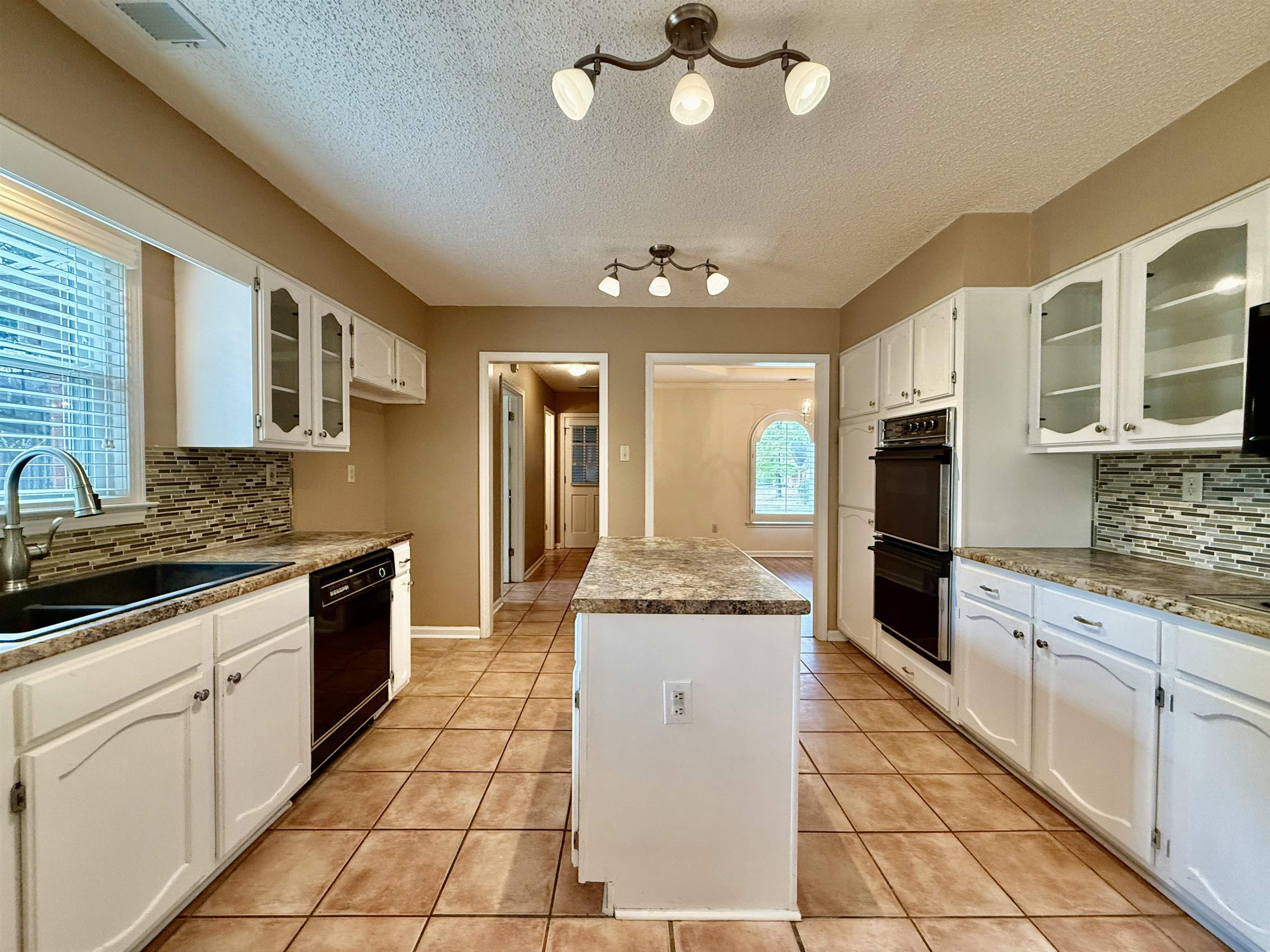 9427 MORNING WOODS CV