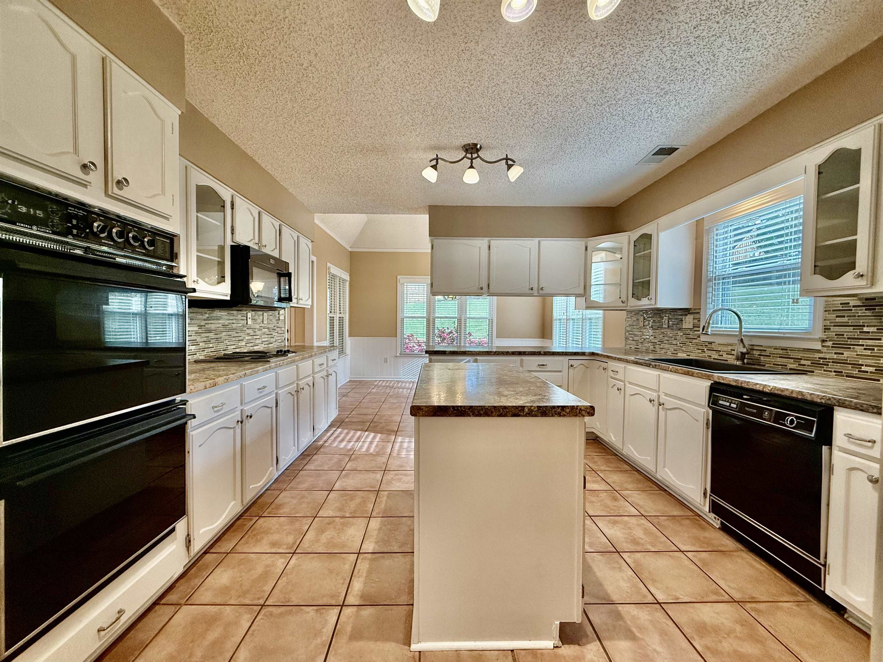 9427 MORNING WOODS CV