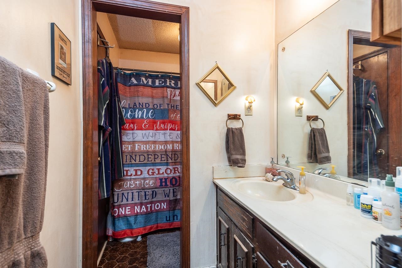 6040 CASCADE HILL CV