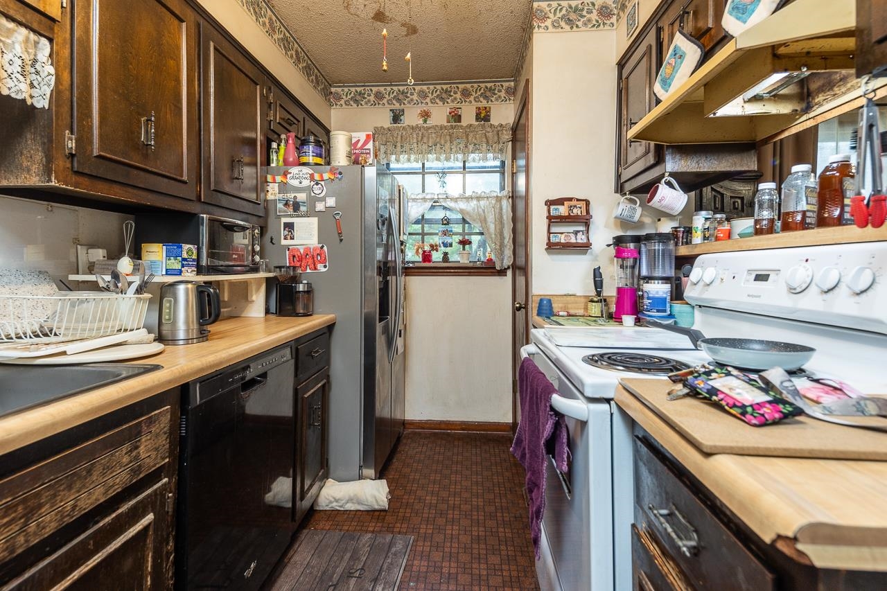 6040 CASCADE HILL CV