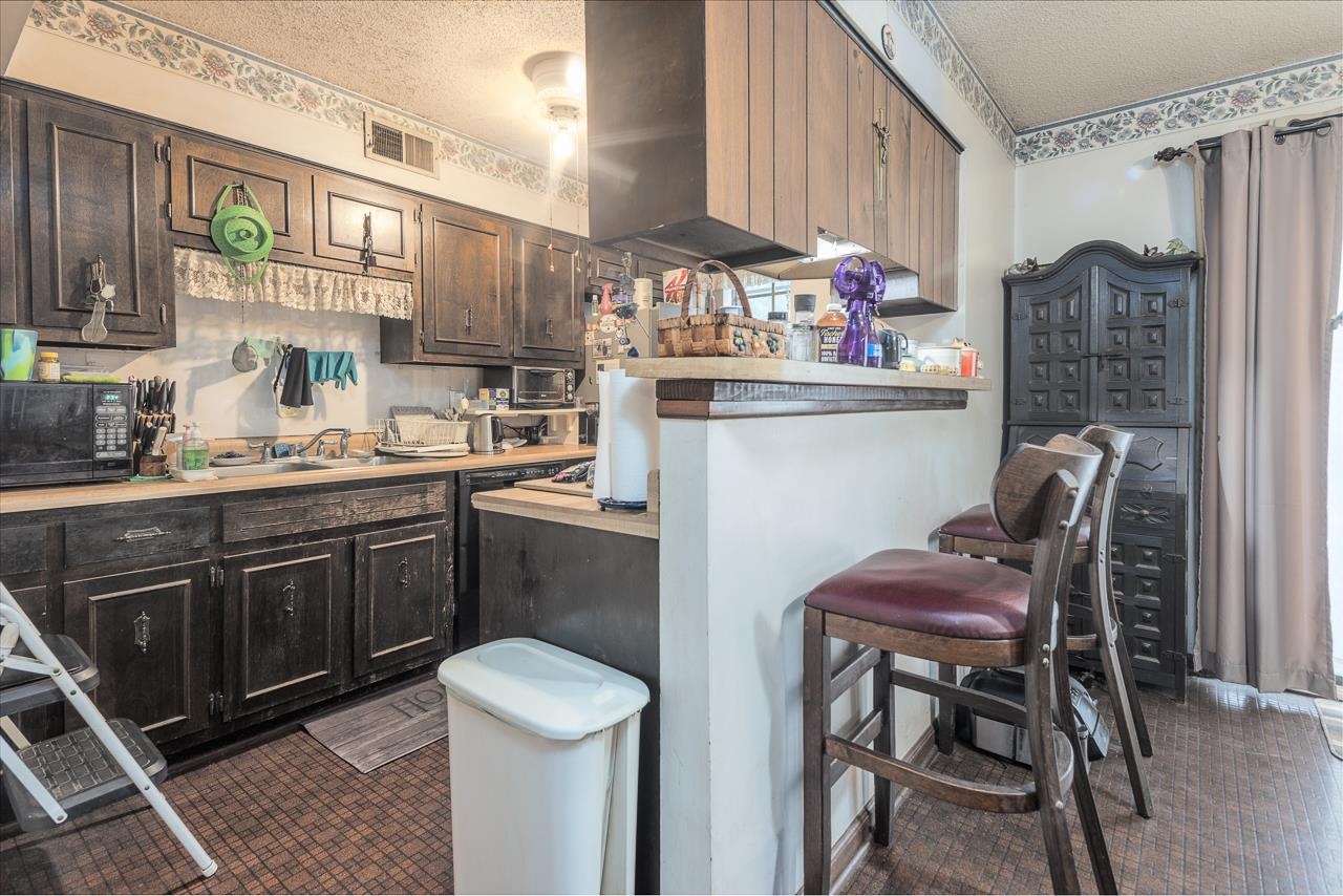 6040 CASCADE HILL CV