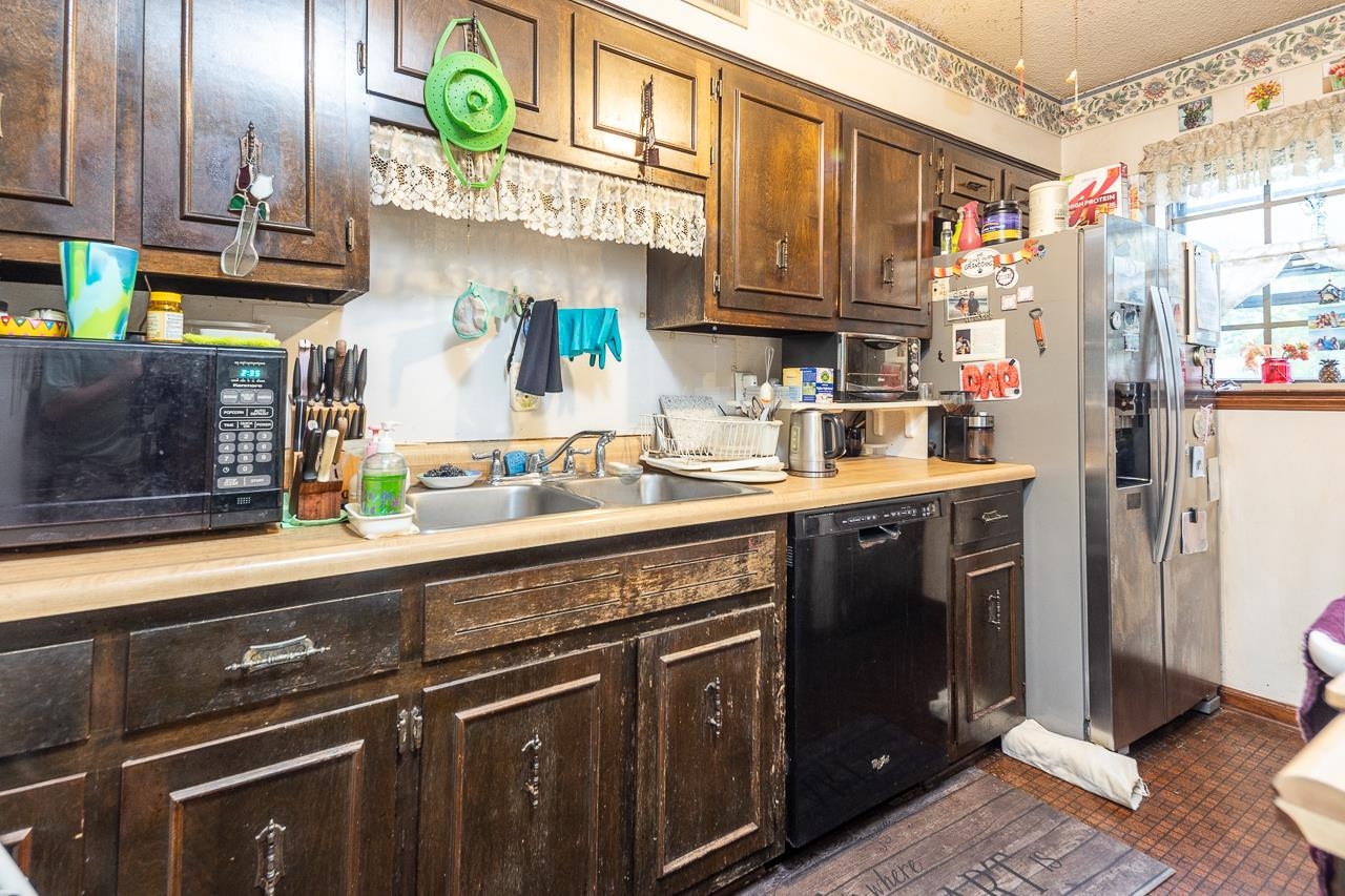 6040 CASCADE HILL CV