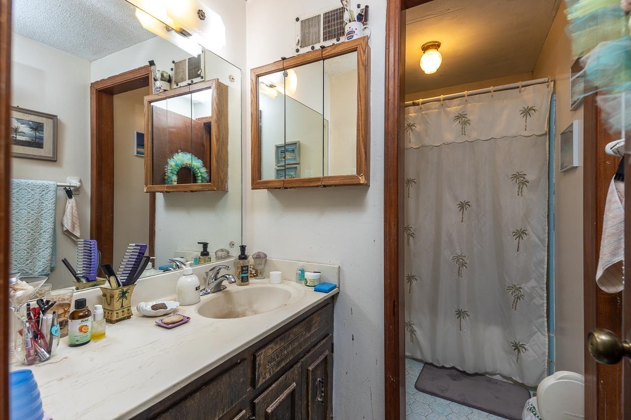 6040 CASCADE HILL CV