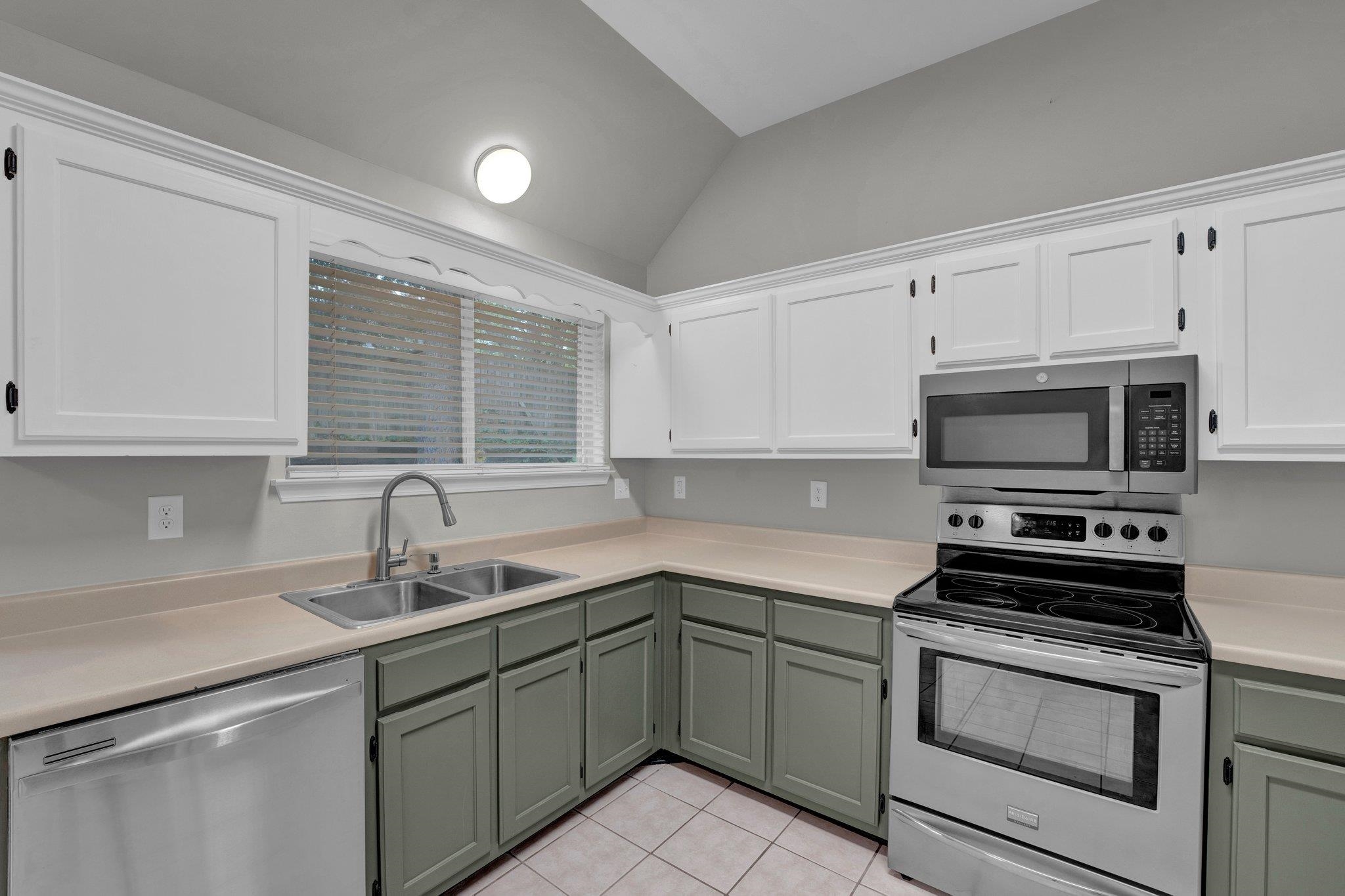 8168 WALNUT KNOLL CV