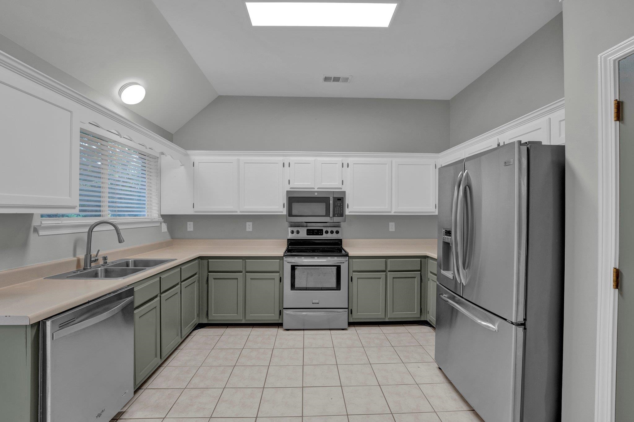 8168 WALNUT KNOLL CV