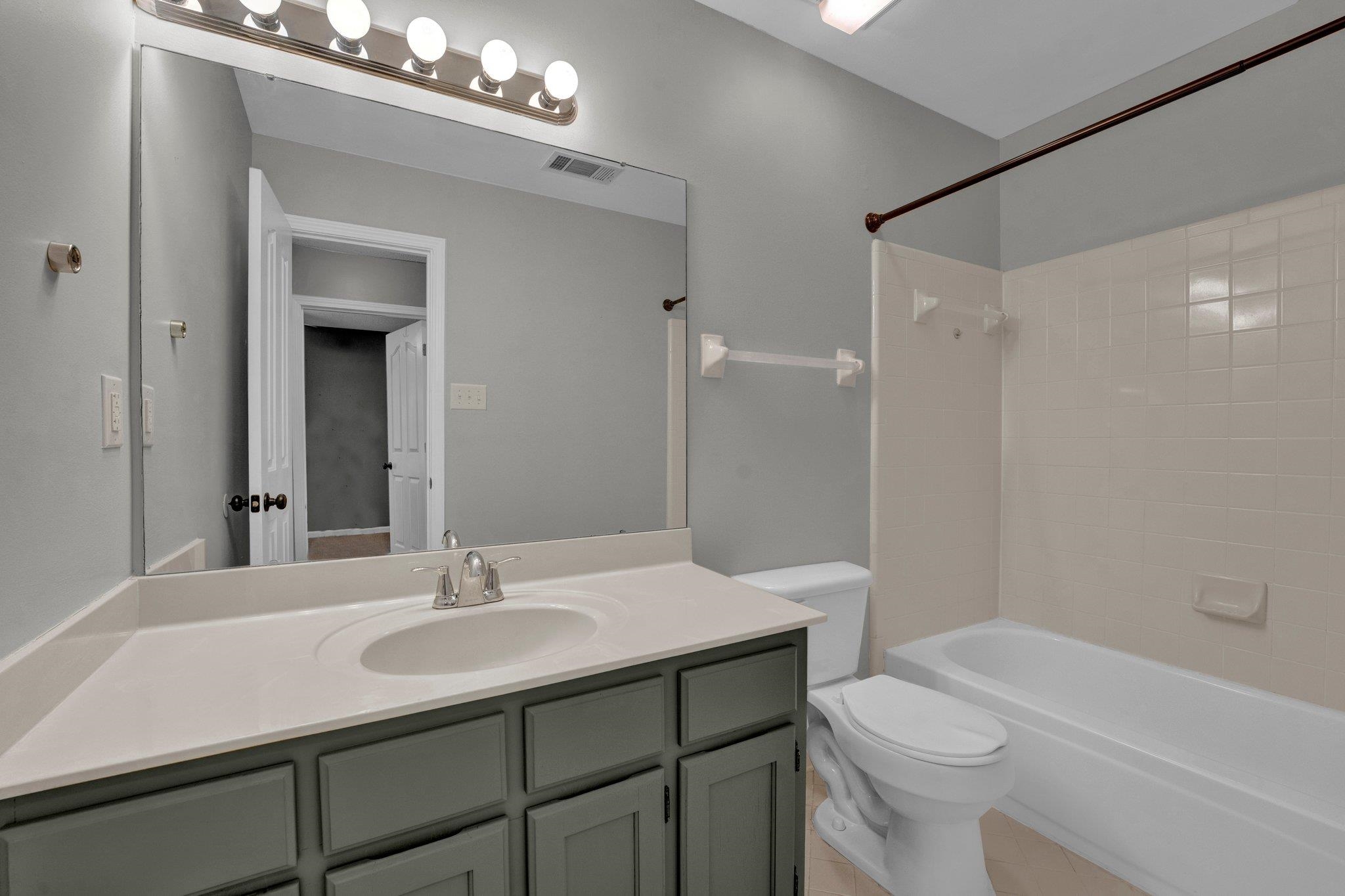 8168 WALNUT KNOLL CV