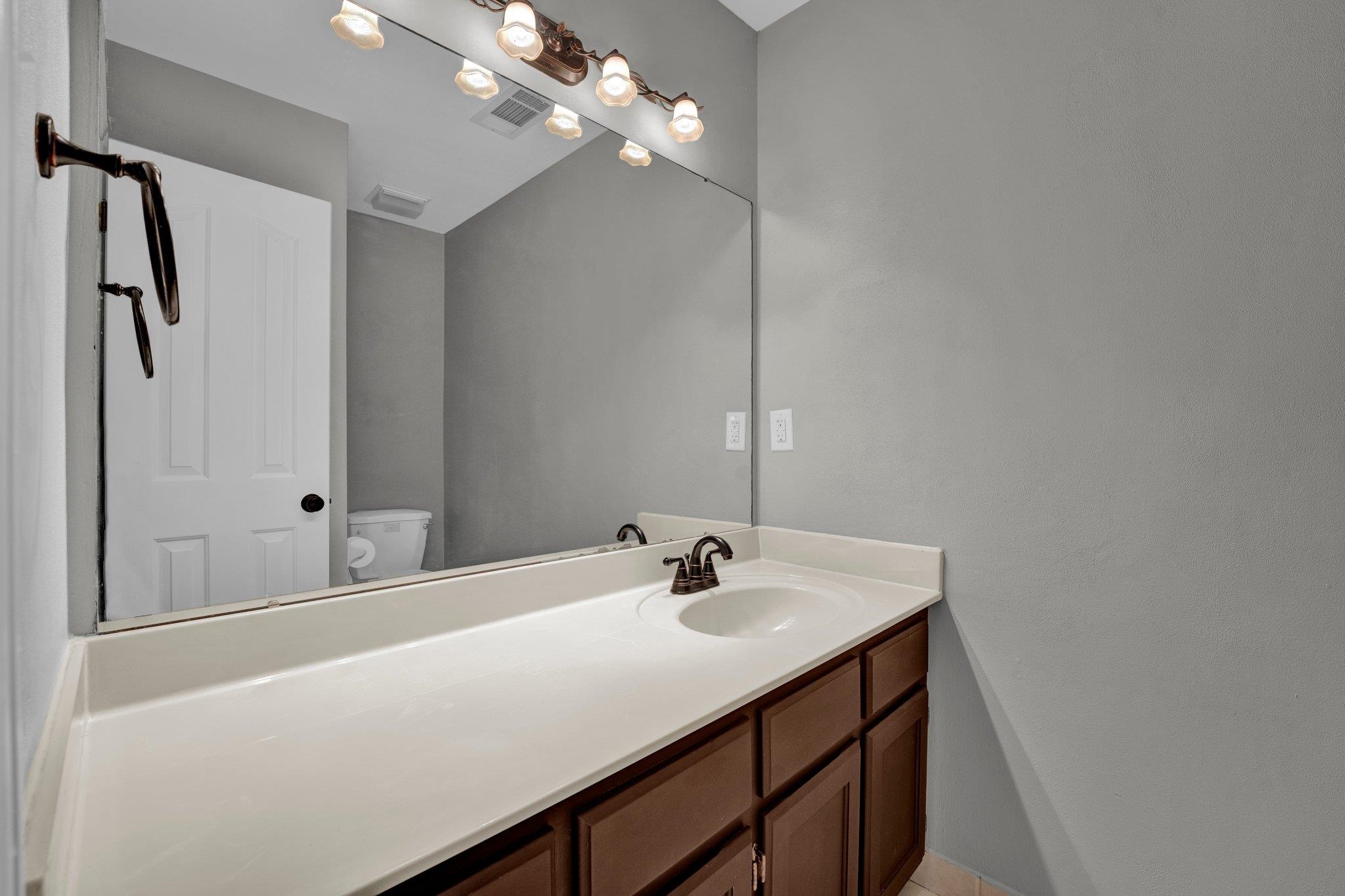 8168 WALNUT KNOLL CV