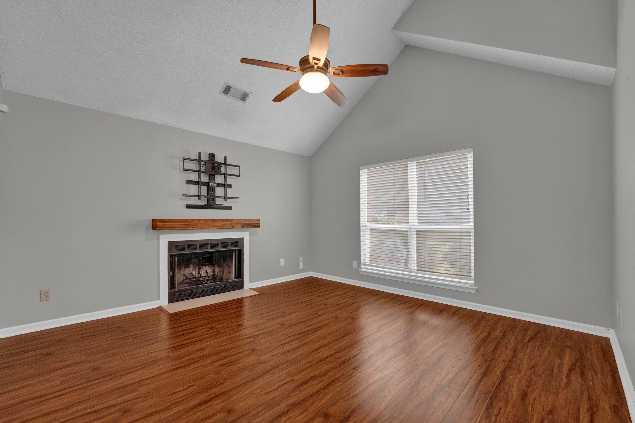 8168 WALNUT KNOLL CV