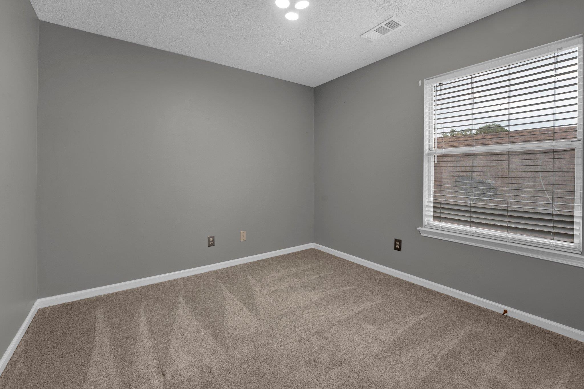 8168 WALNUT KNOLL CV