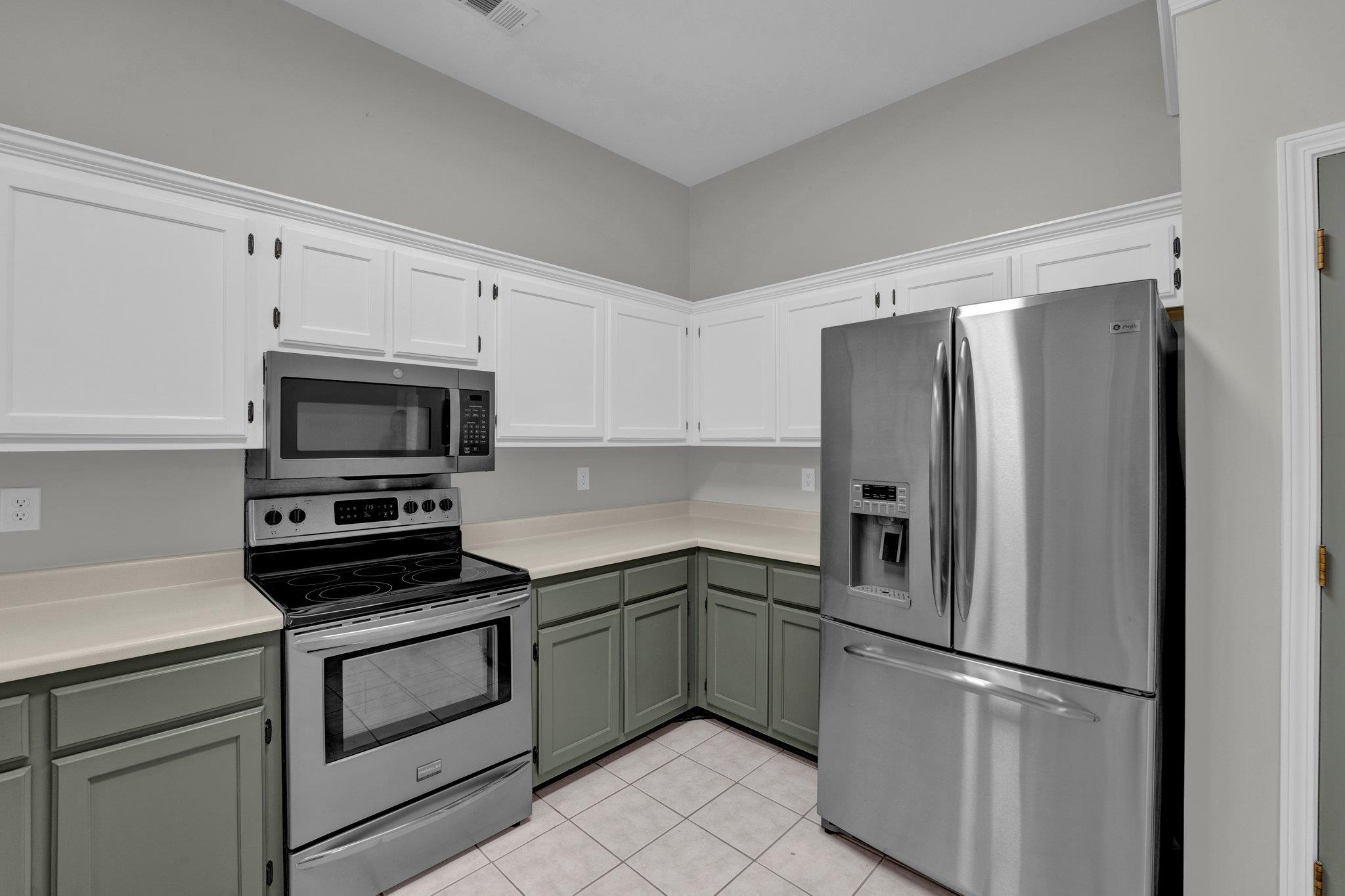 8168 WALNUT KNOLL CV