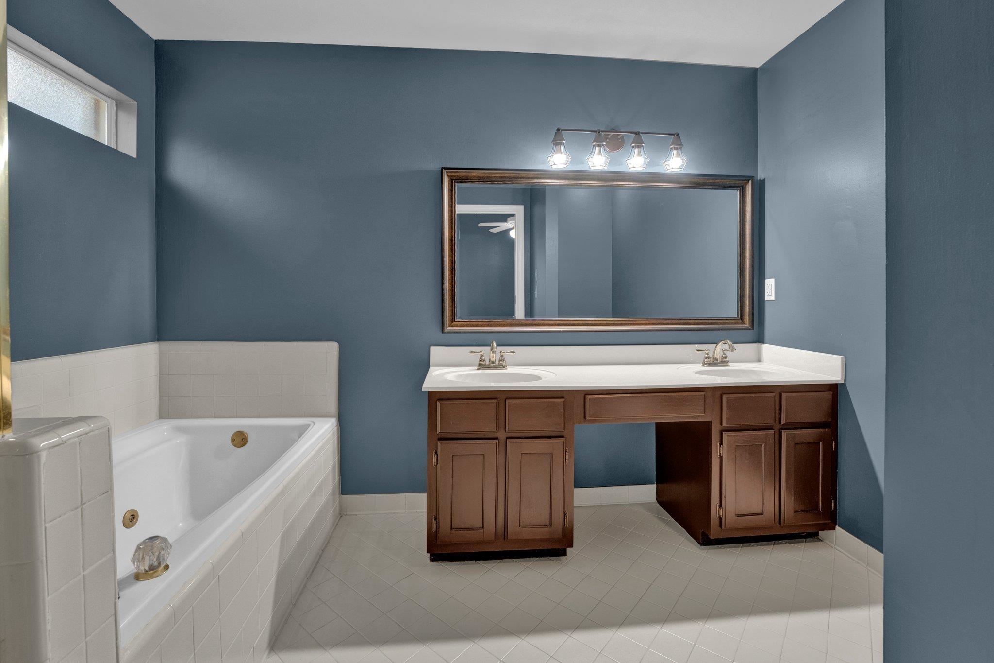 8168 WALNUT KNOLL CV