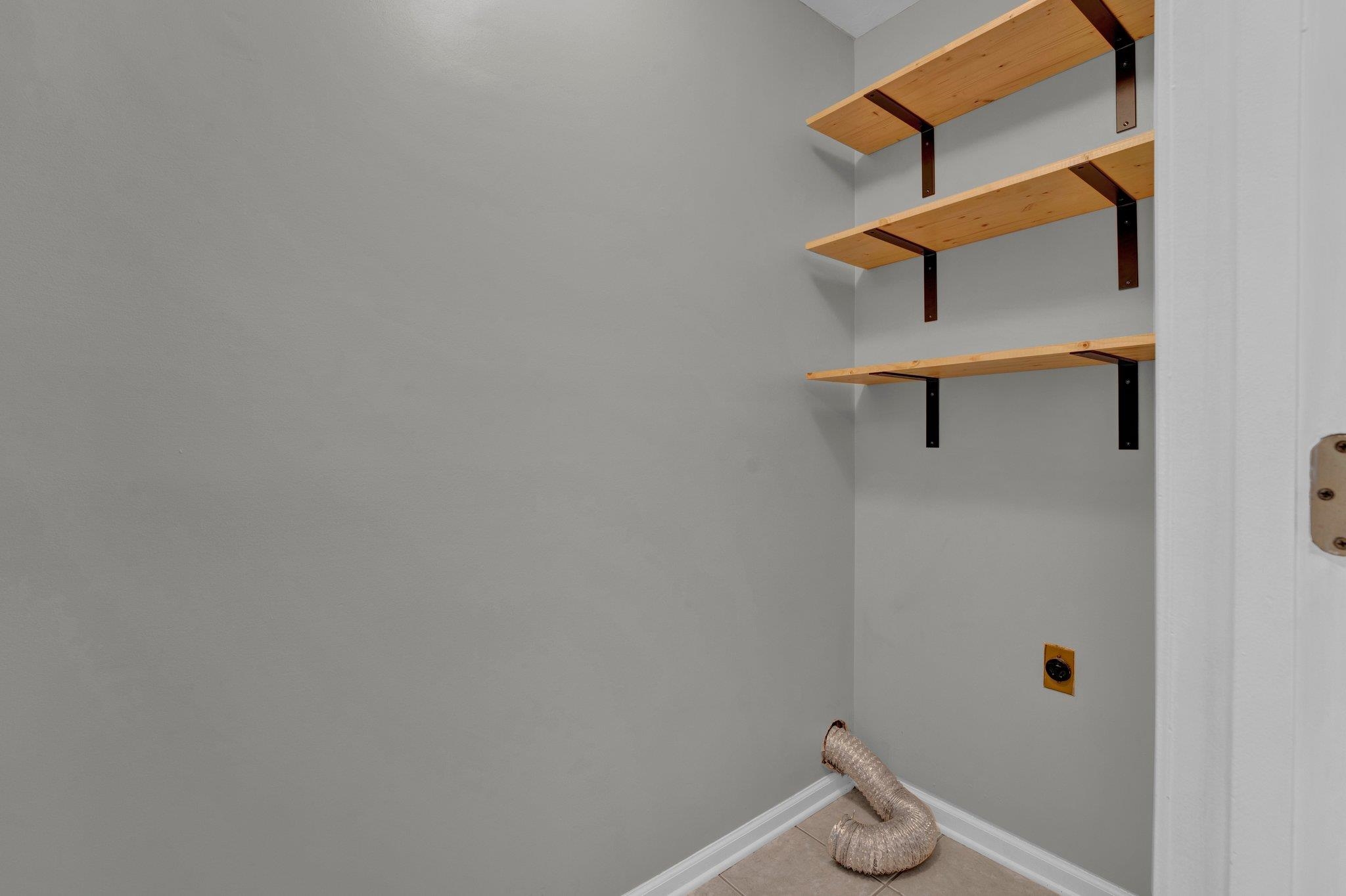 8168 WALNUT KNOLL CV