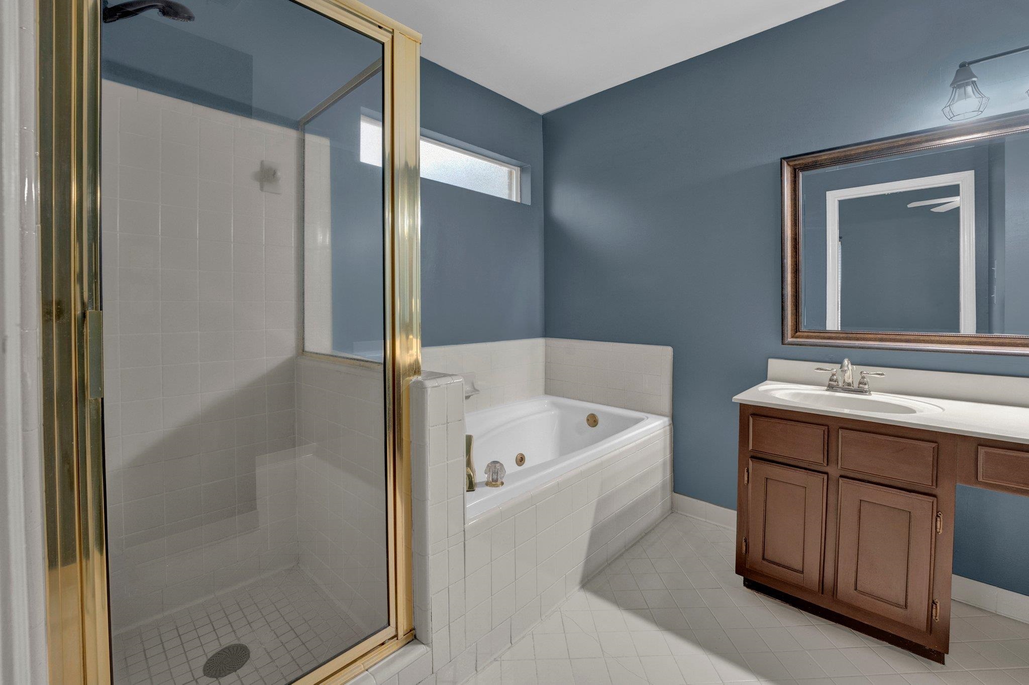 8168 WALNUT KNOLL CV