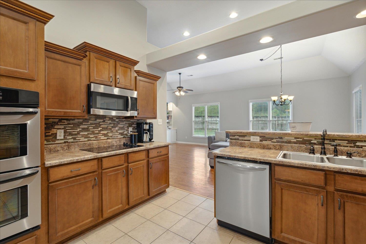 12091 BROOKS VILLAGE DR