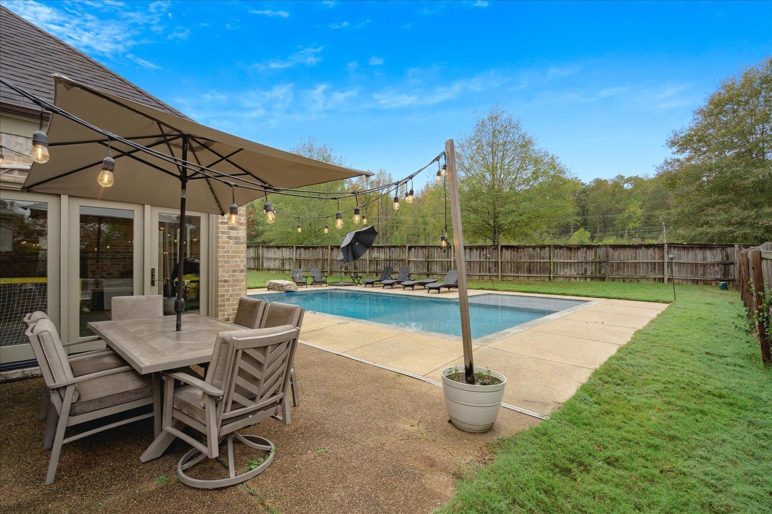 12091 BROOKS VILLAGE DR