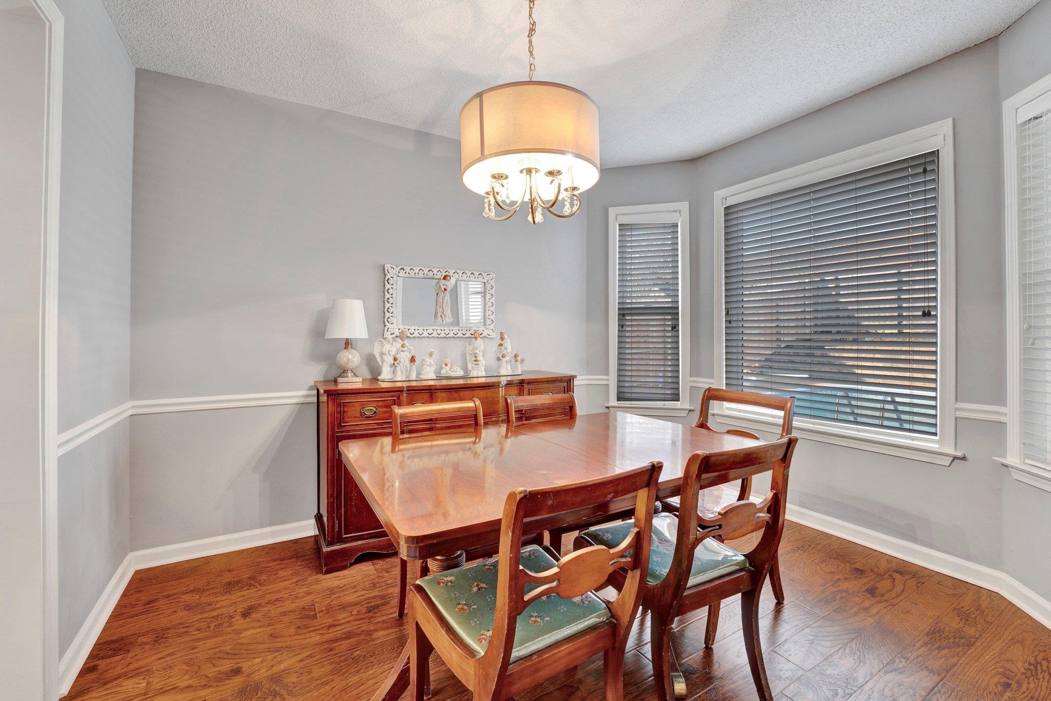 9652 MEADOW GREEN CV