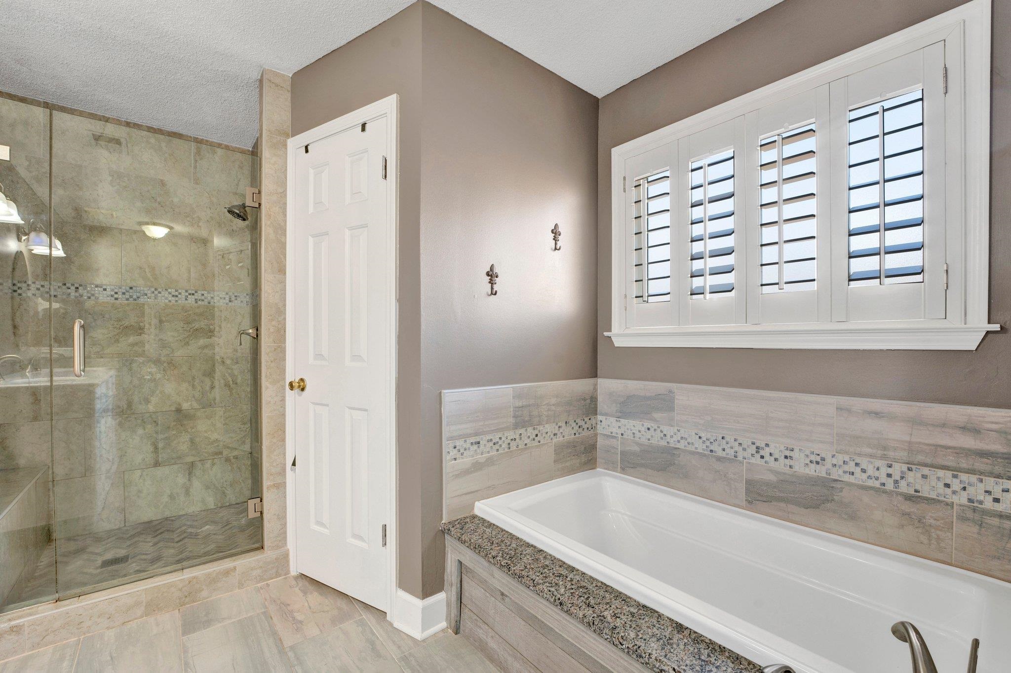 9652 MEADOW GREEN CV