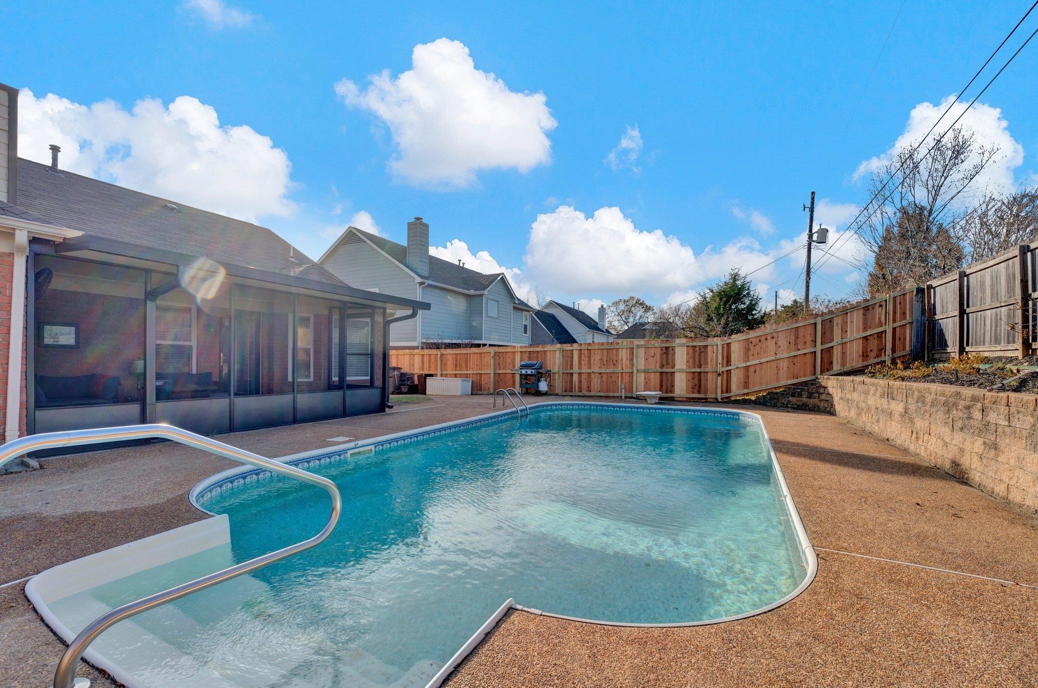 9652 MEADOW GREEN CV