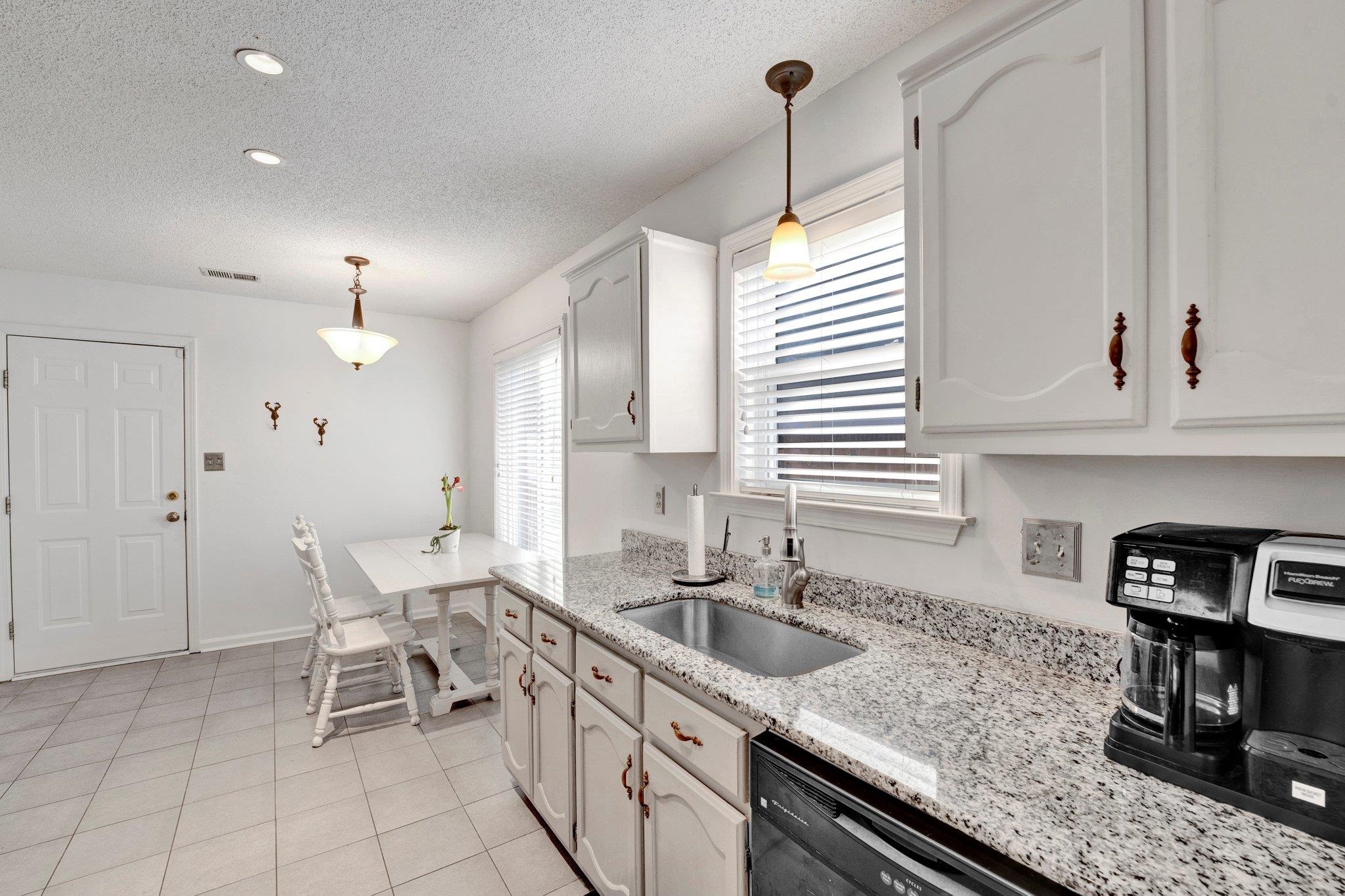 9652 MEADOW GREEN CV