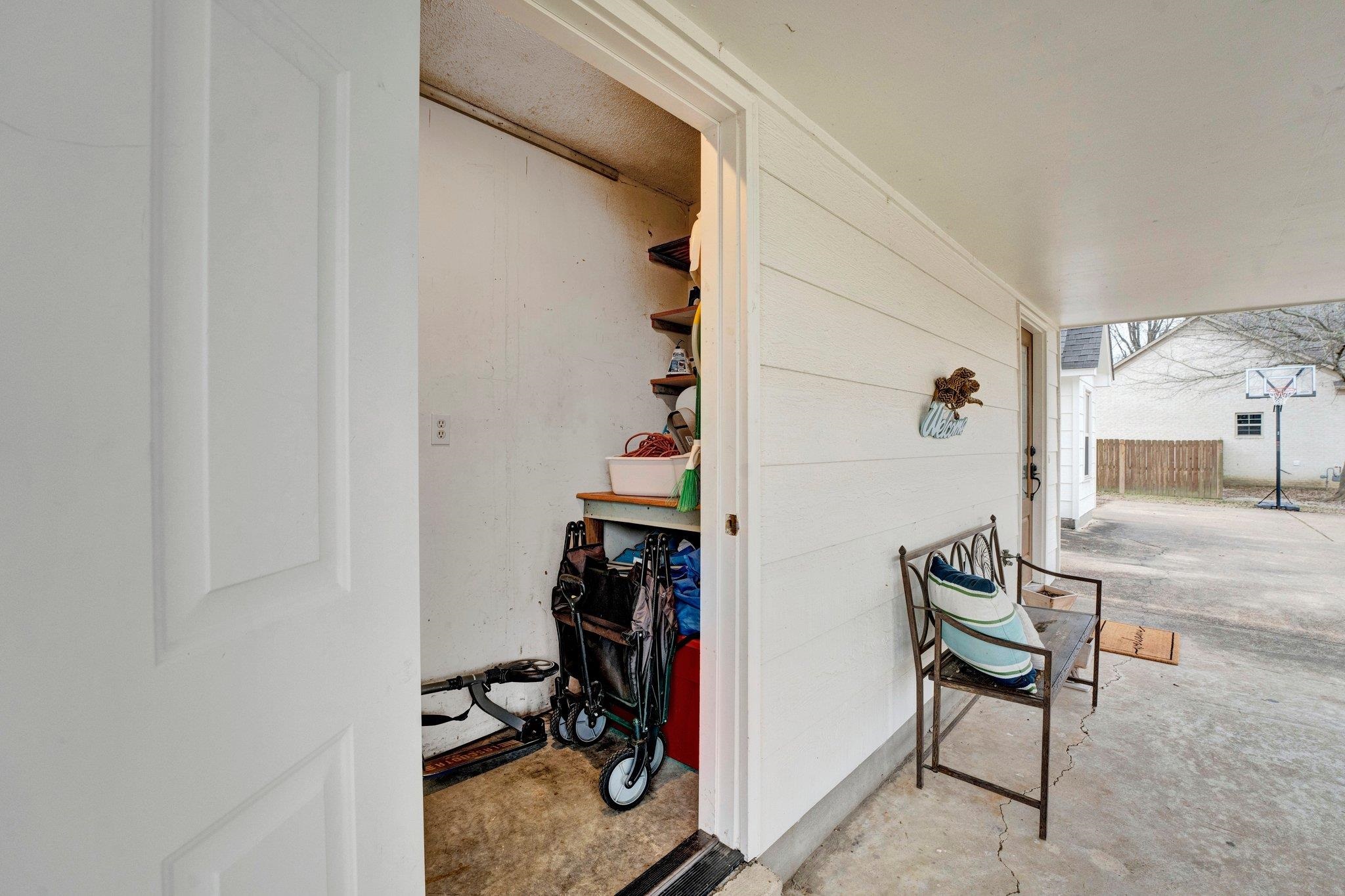 60 ANITA DR