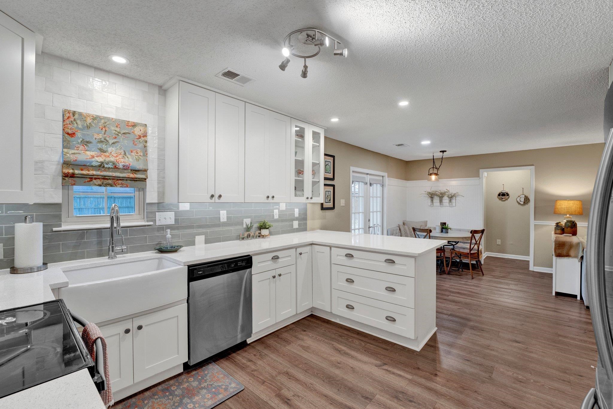 60 ANITA DR