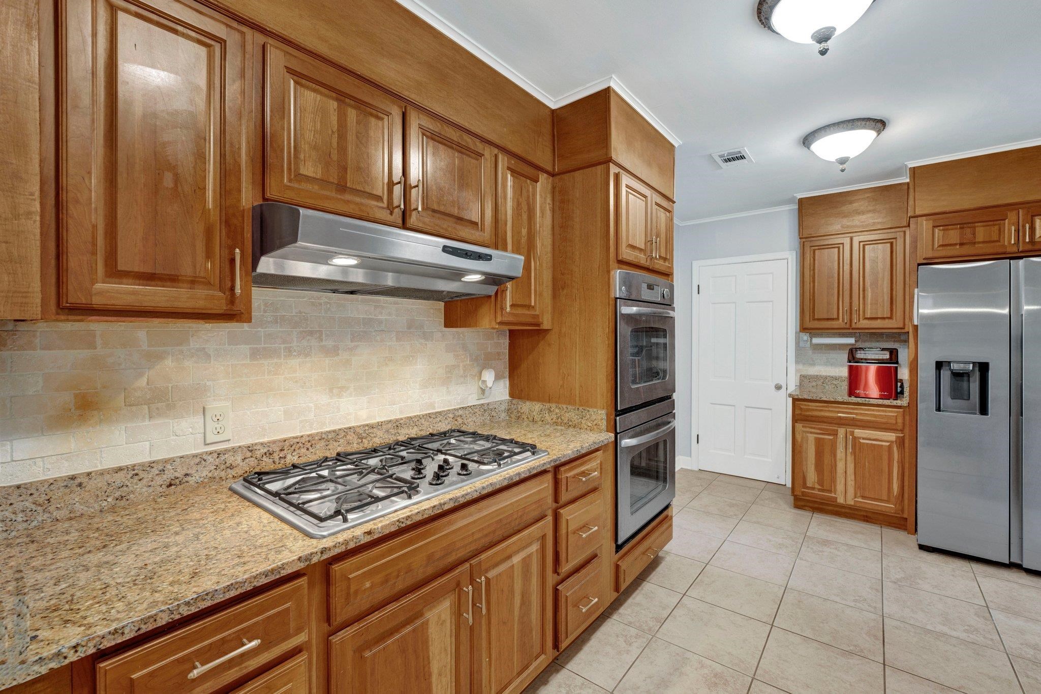 1089 OAK RIDGE DR