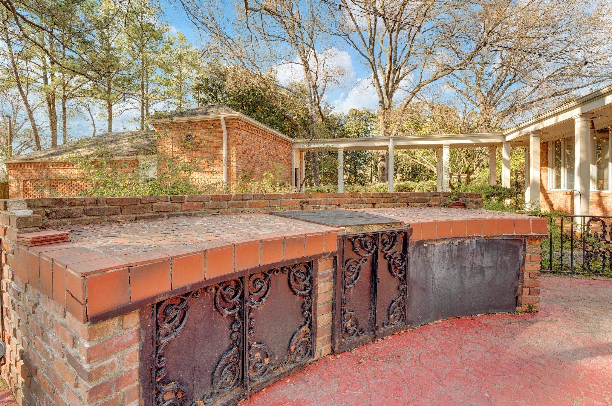 1089 OAK RIDGE DR