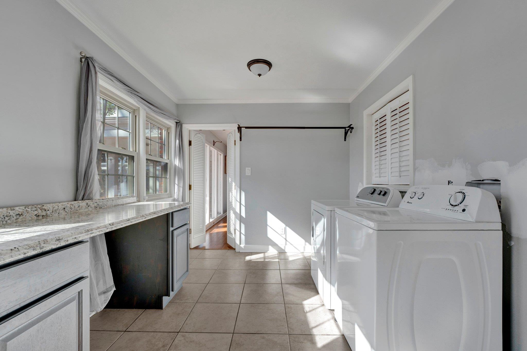 1089 OAK RIDGE DR