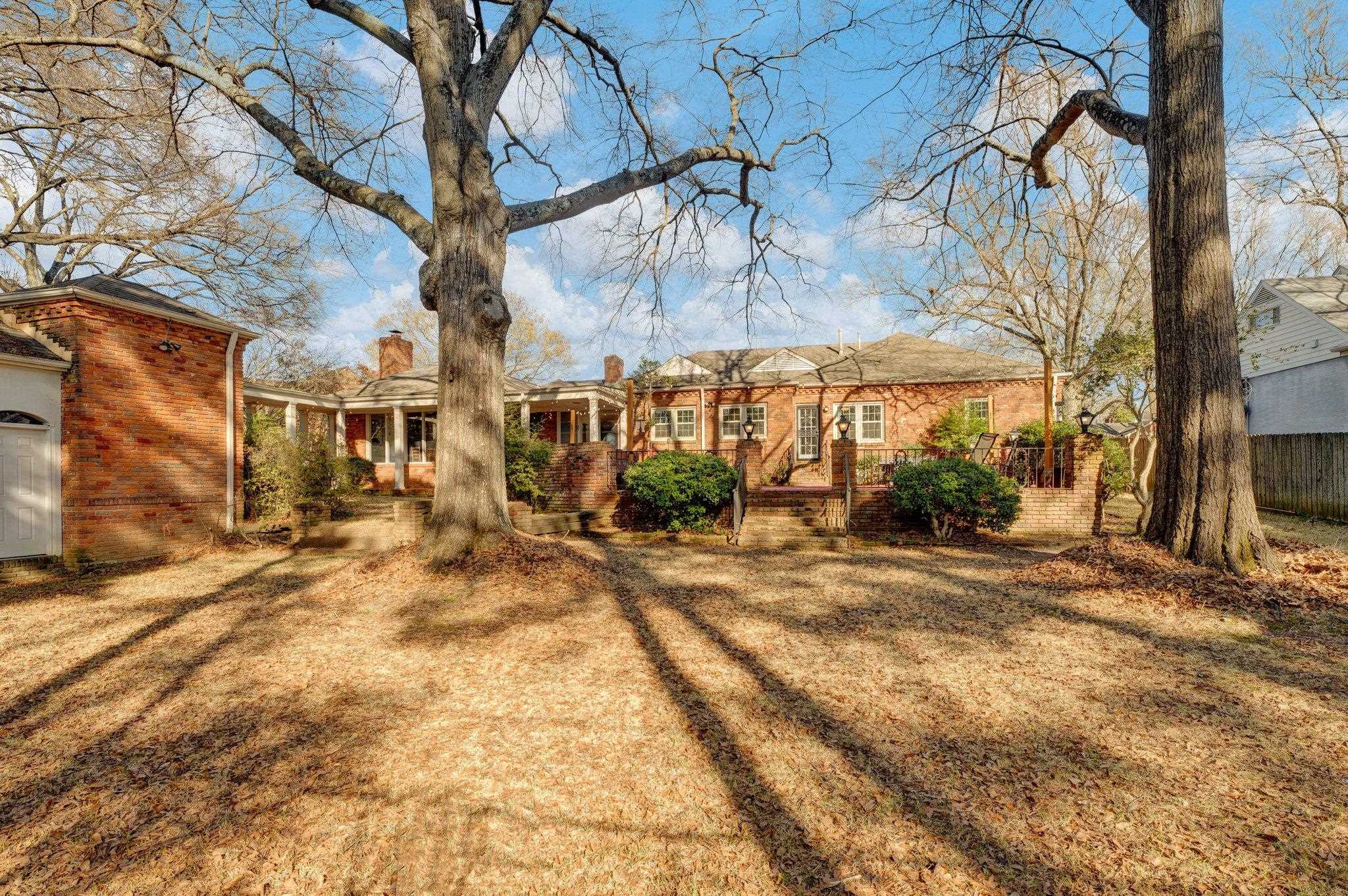 1089 OAK RIDGE DR