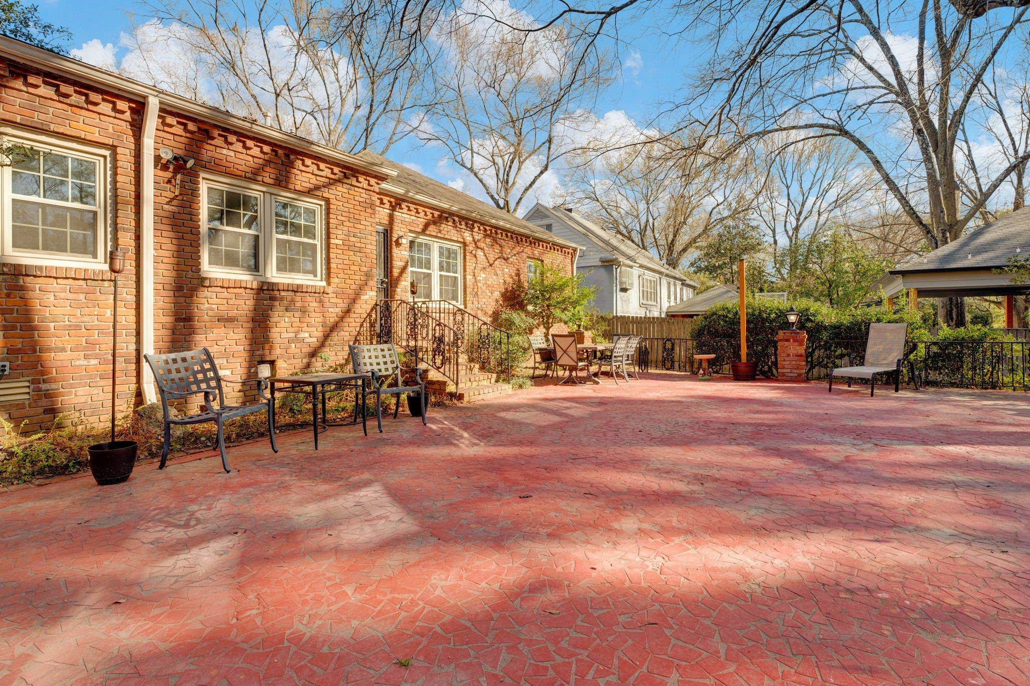 1089 OAK RIDGE DR